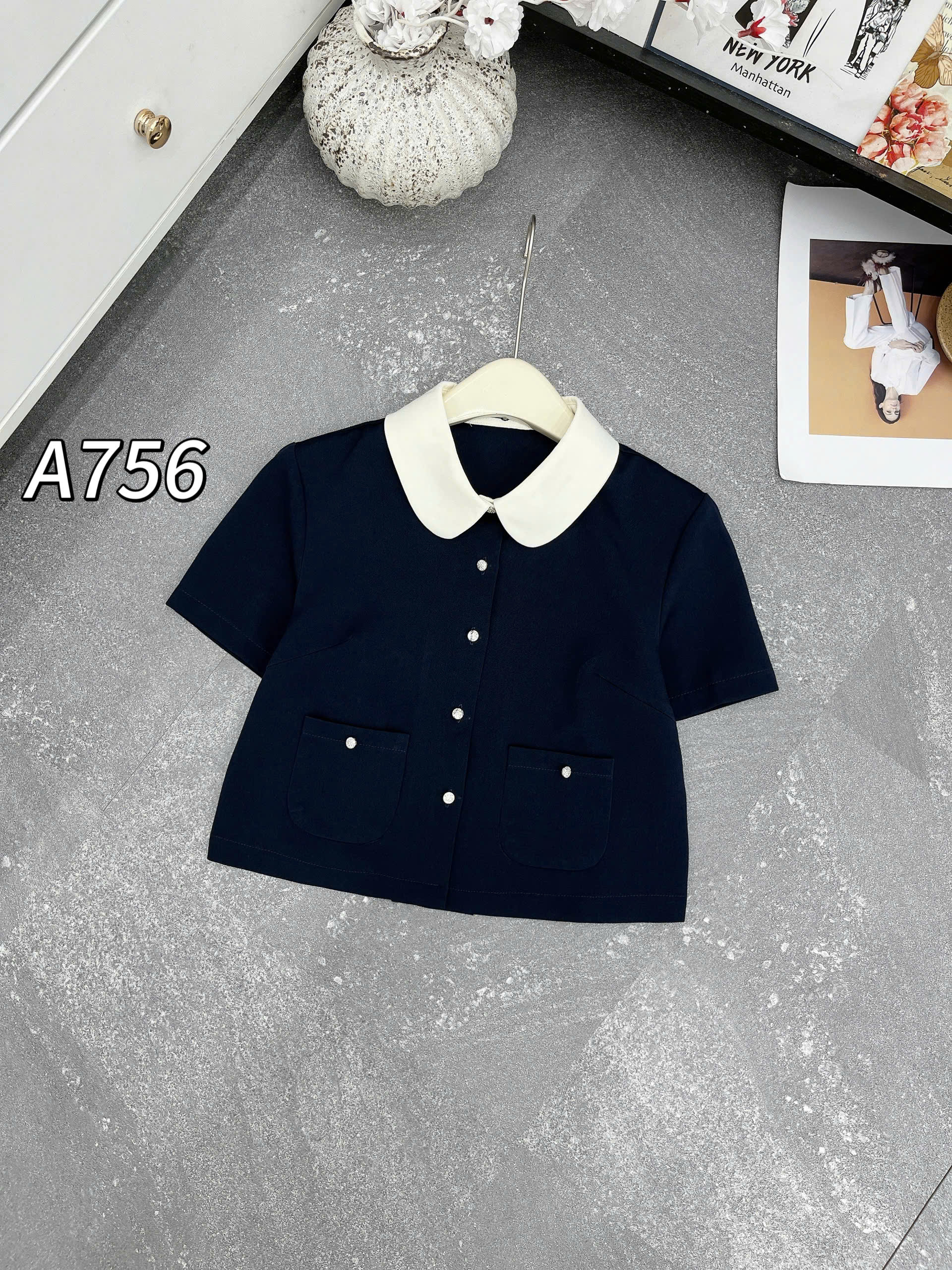 A756 Áo sơ mi cổ trắng túi cúc đá