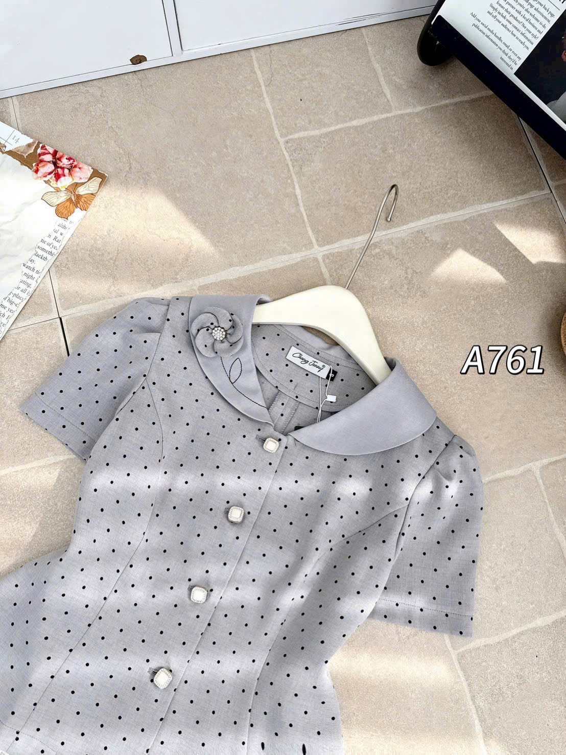 A761 áo kí giả chấm bi cổ hoa