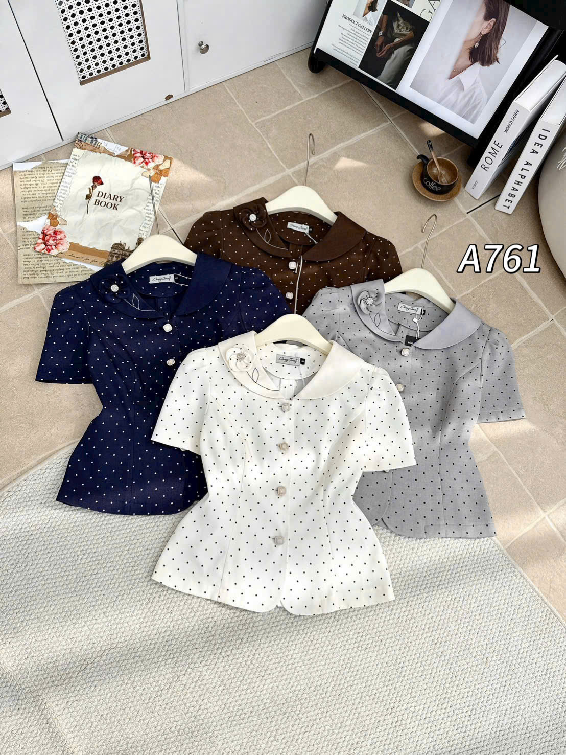 A761 áo kí giả chấm bi cổ hoa