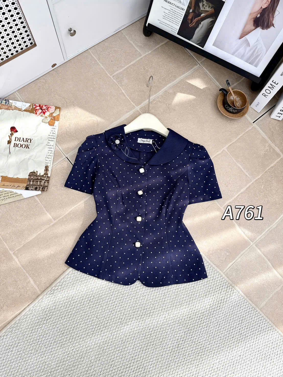 A761 áo kí giả chấm bi cổ hoa