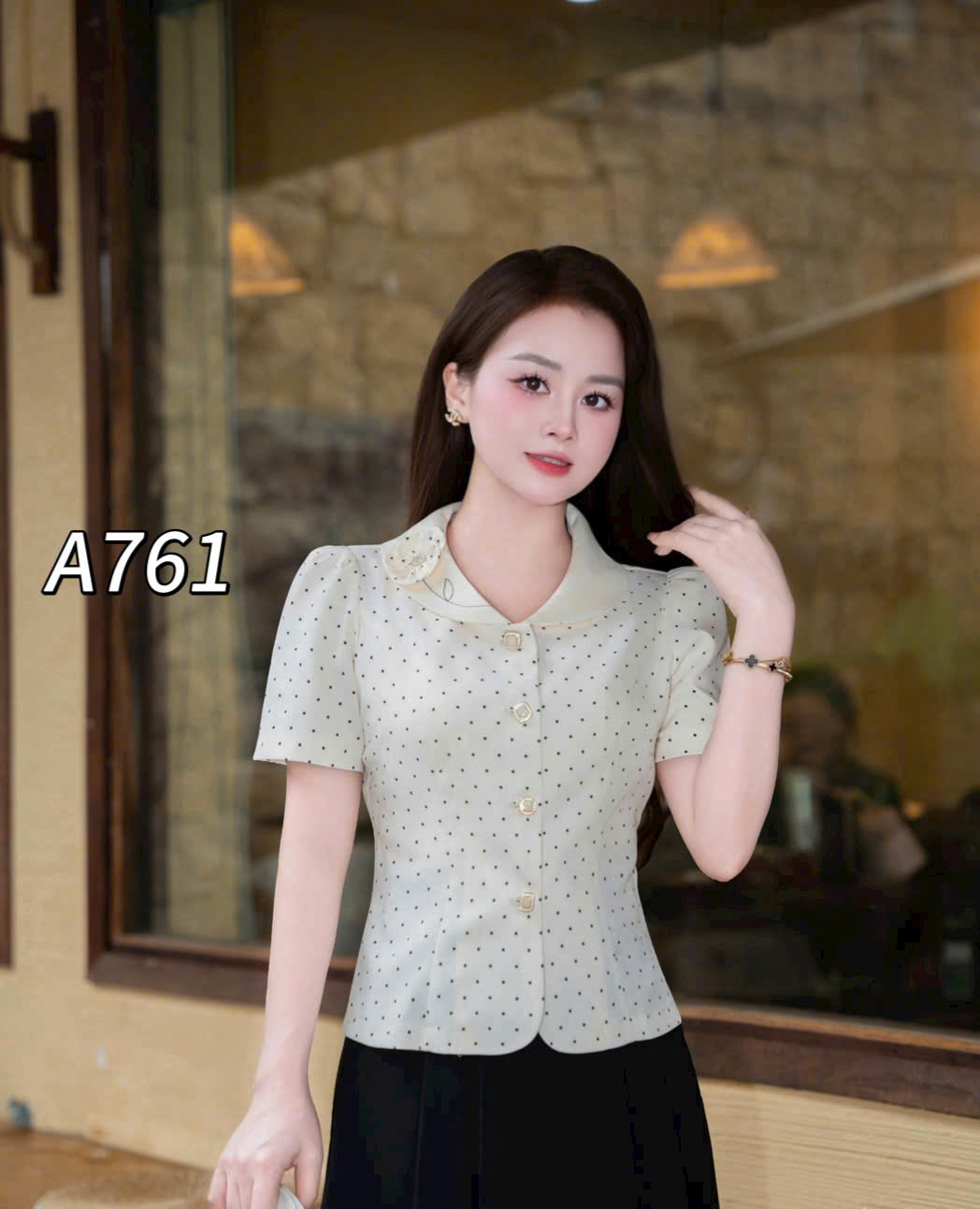A761 áo kí giả chấm bi cổ hoa