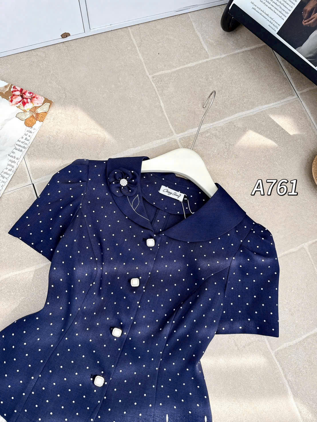 A761 áo kí giả chấm bi cổ hoa