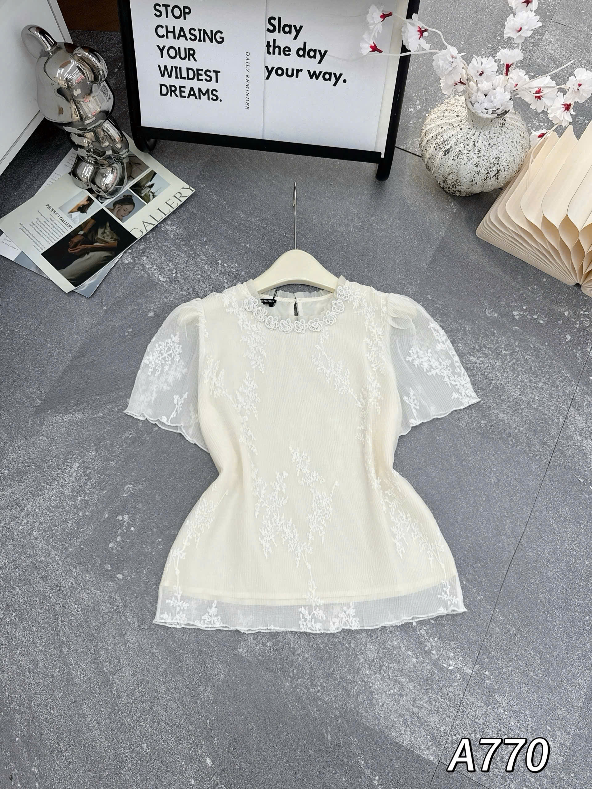 A770 Áo sơ mi tơ cổ viền hoa