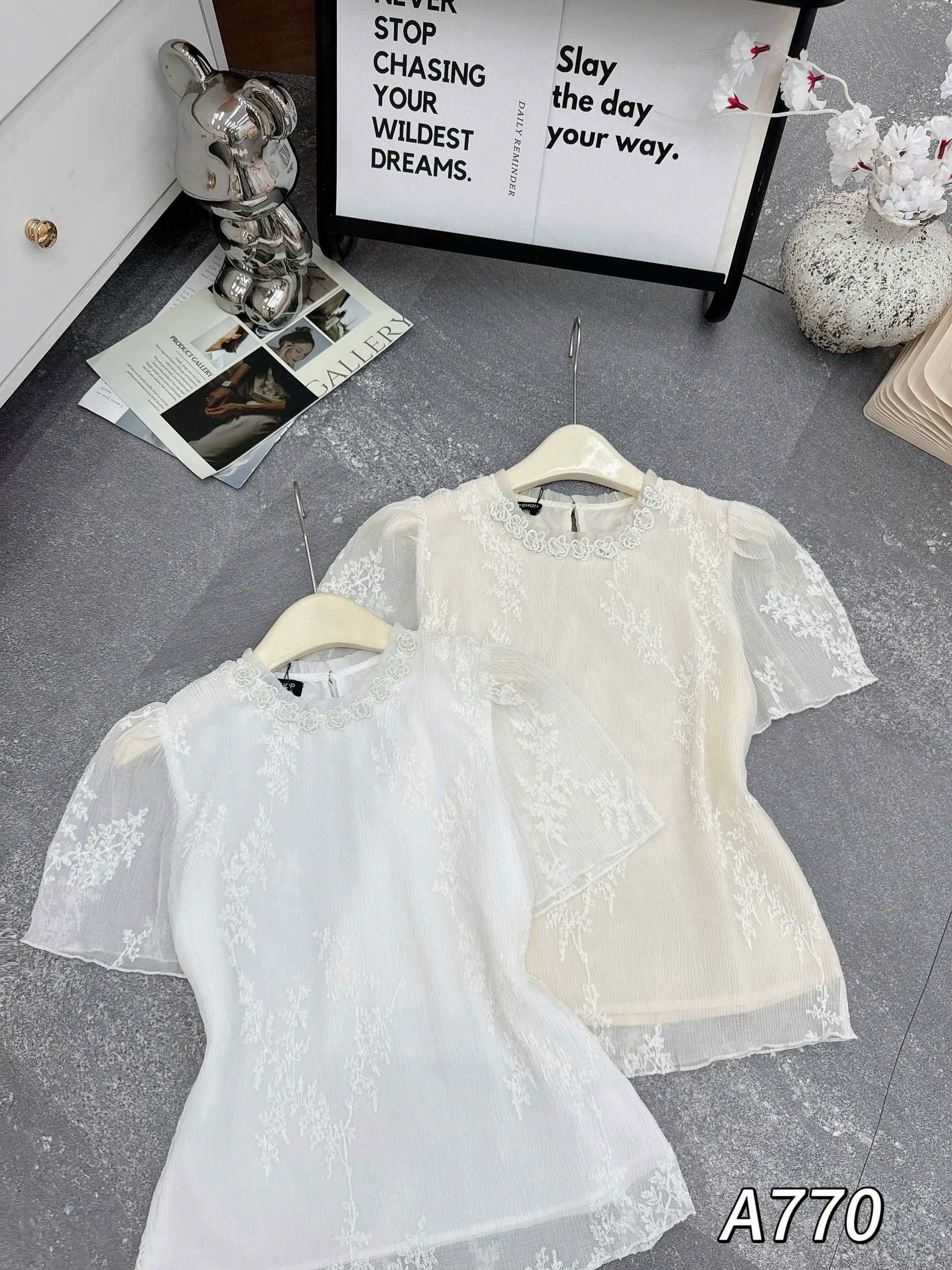 A770 Áo sơ mi tơ cổ viền hoa