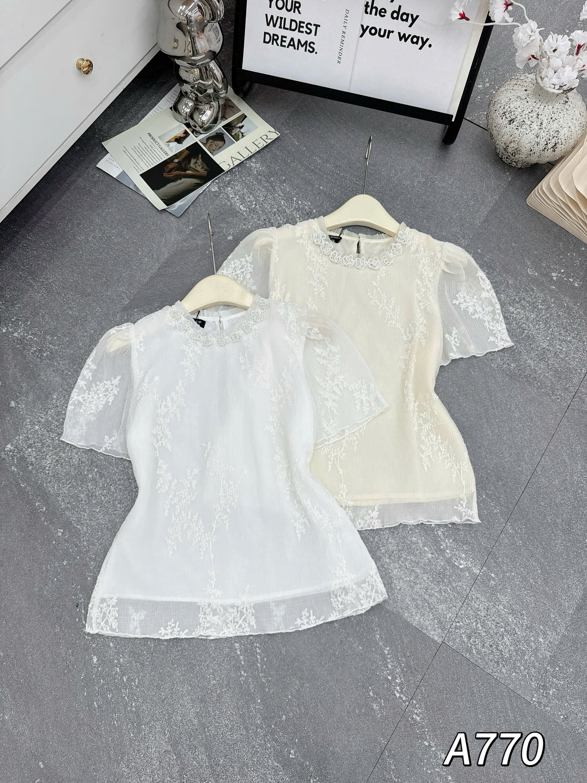 A770 Áo sơ mi tơ cổ viền hoa