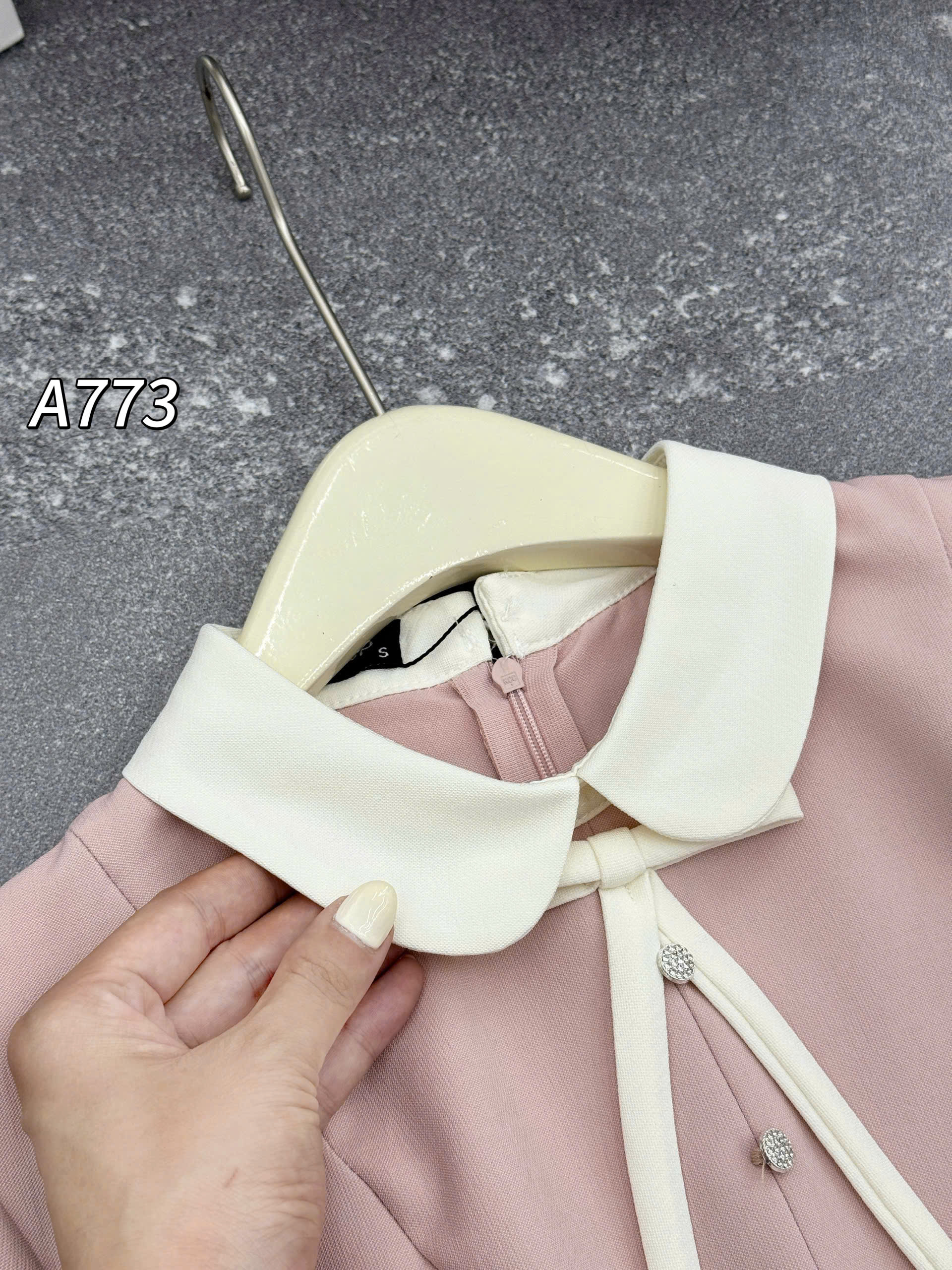 A773 áo cổ sen khóa lưng