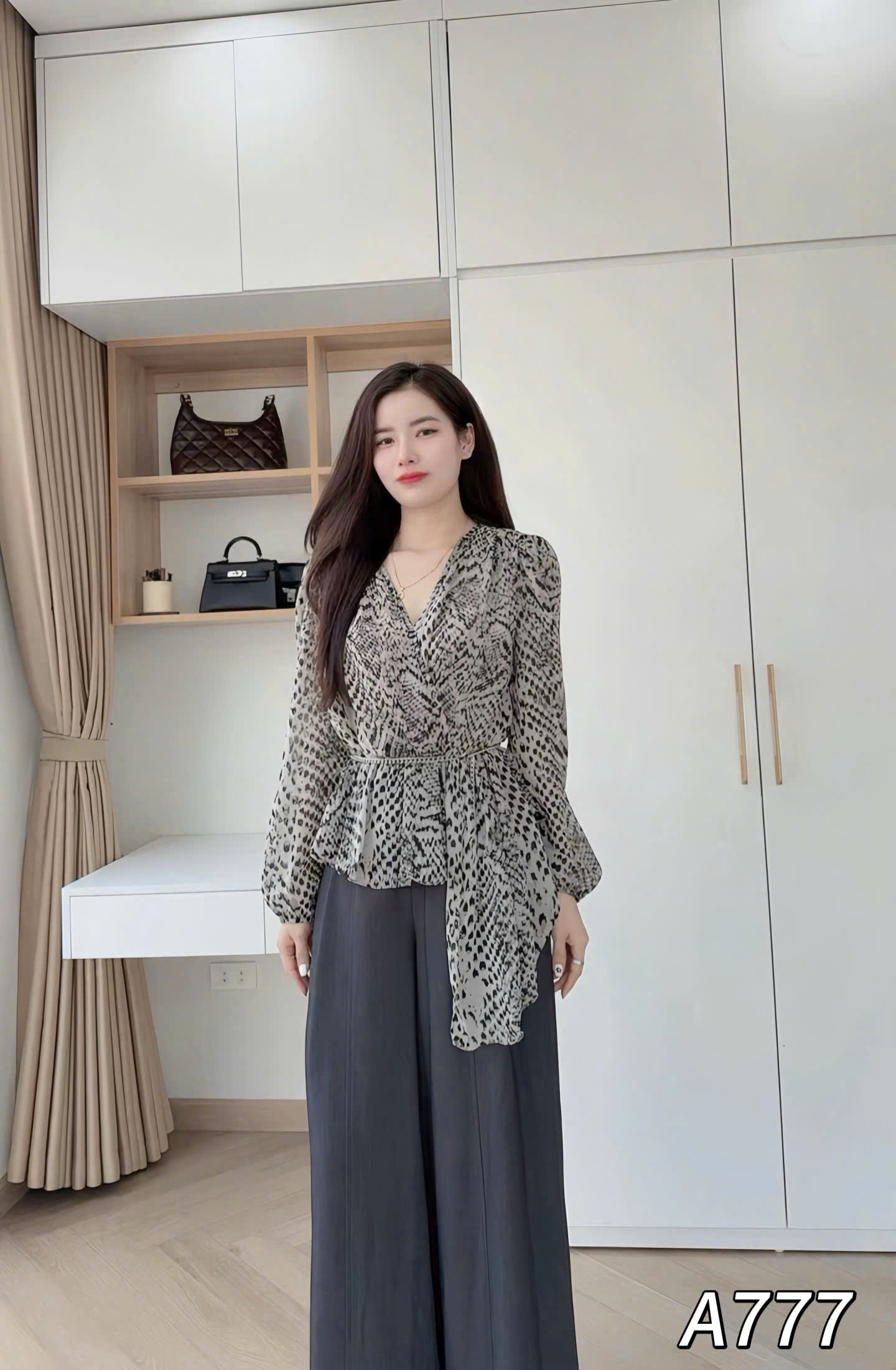 A777 Áo peplum vạt bèo cổ V