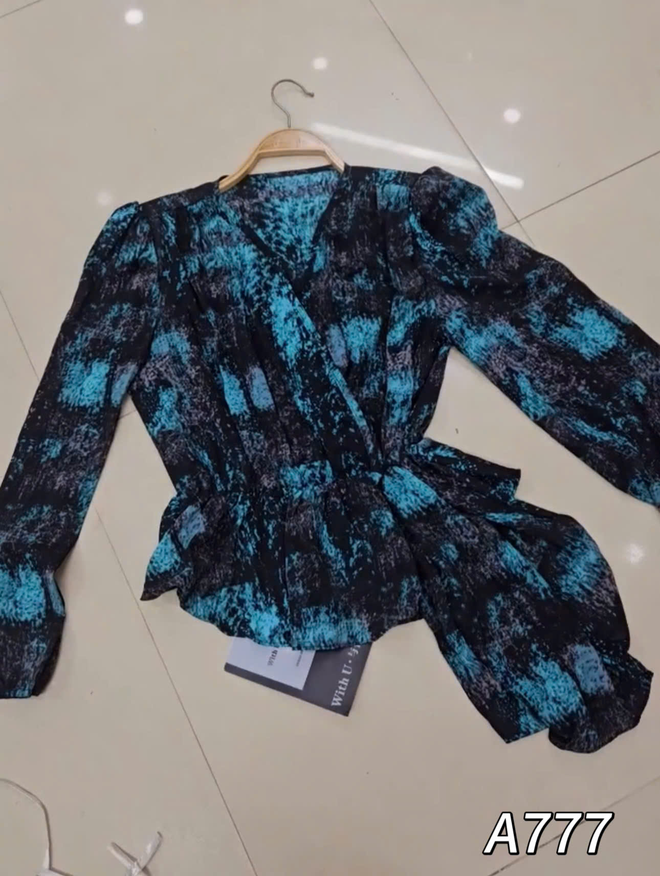 A777 Áo peplum vạt bèo cổ V