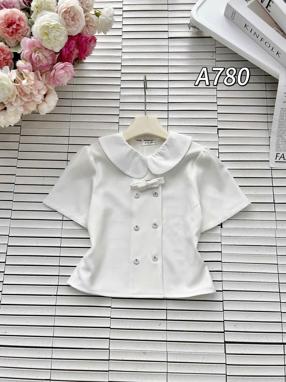 A780 Áo sơ mi cổ trắng gắn nơ