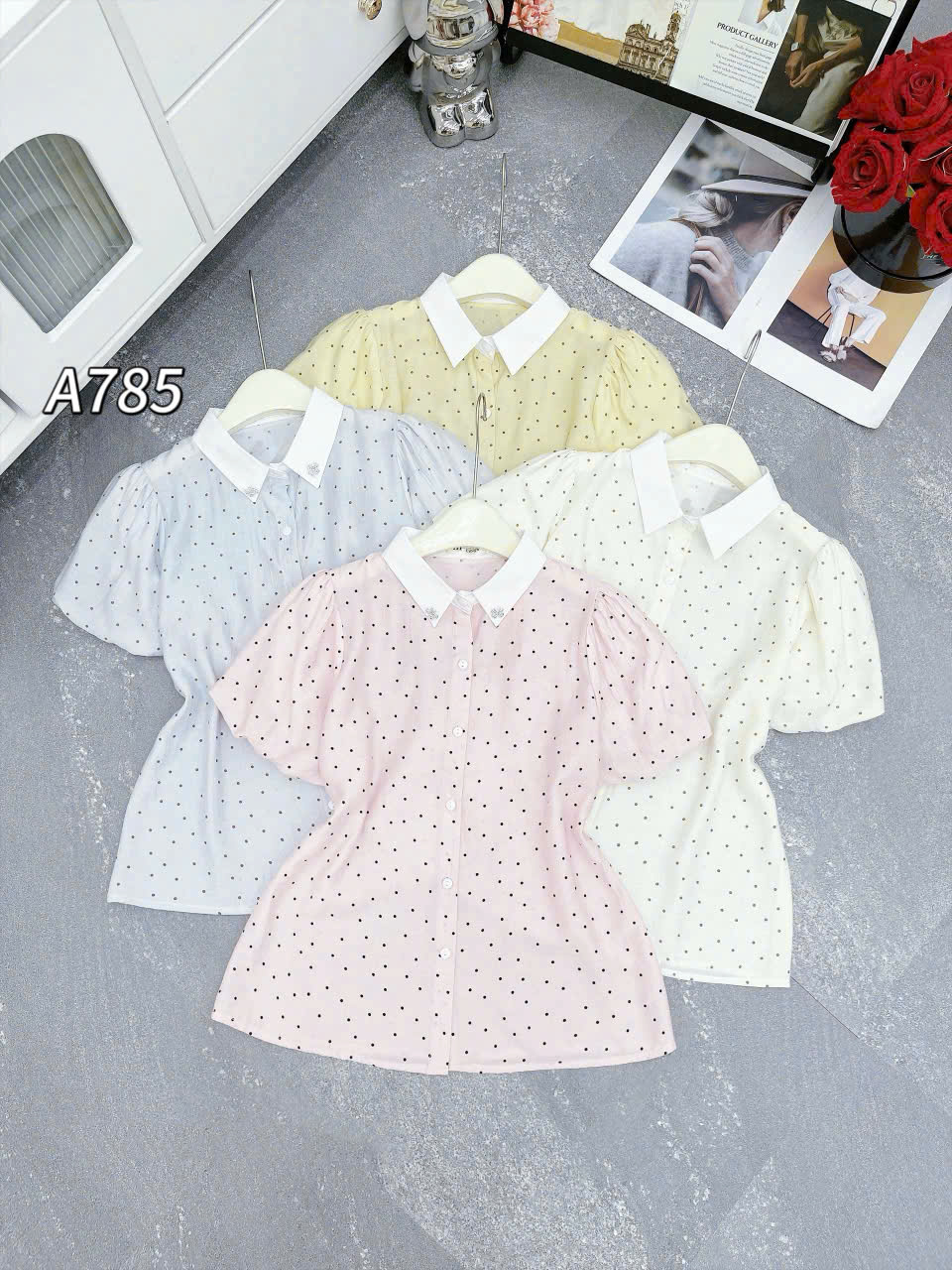 A785 áo chấm bi cổ trắng