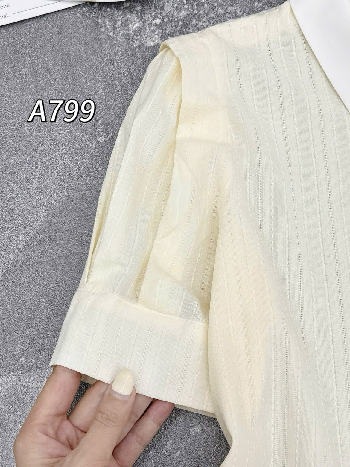 A799 Áo sơ mi cổ nhọn tay lỡ bản gập