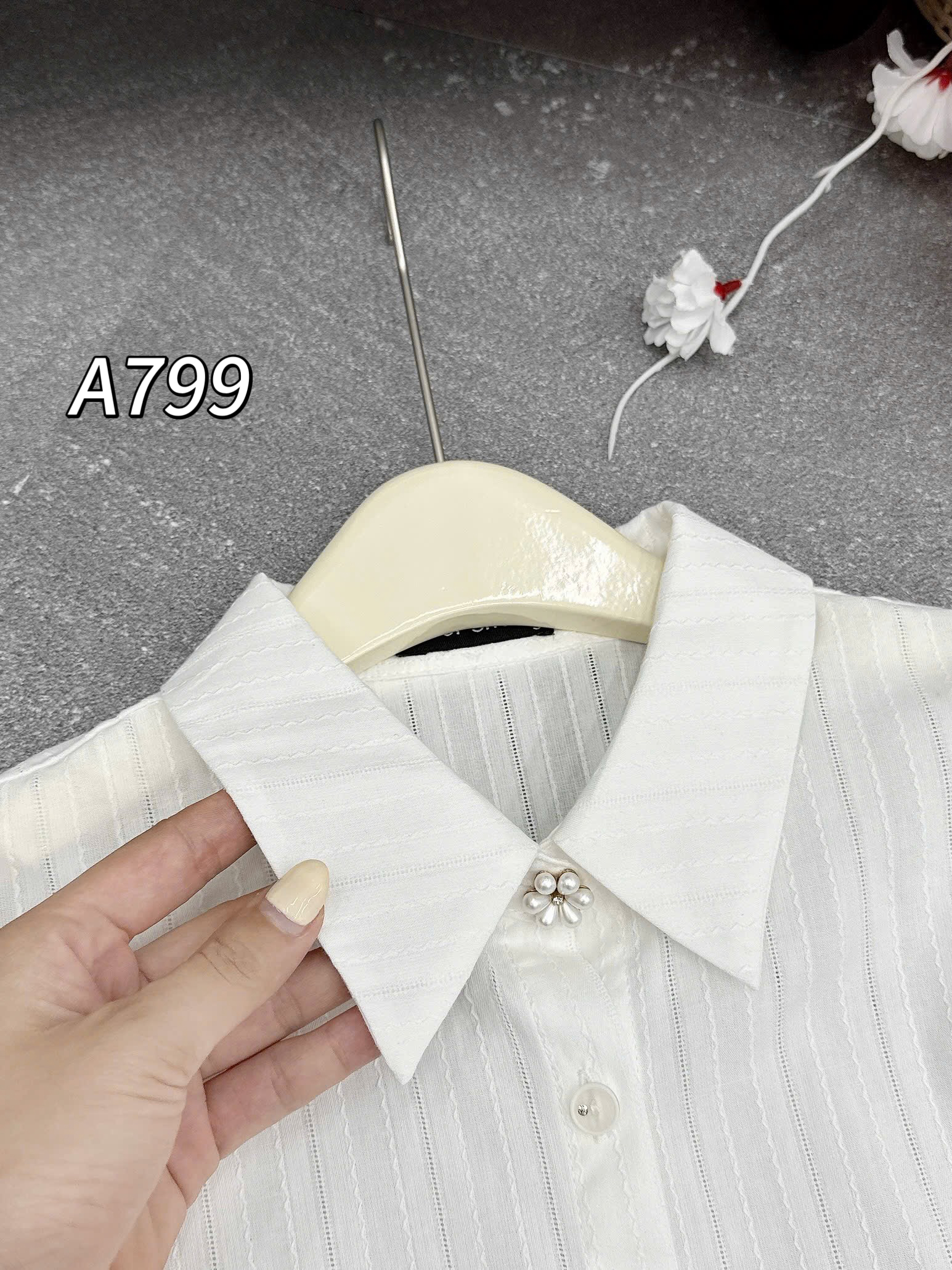 A799 Áo sơ mi cổ nhọn tay lỡ bản gập