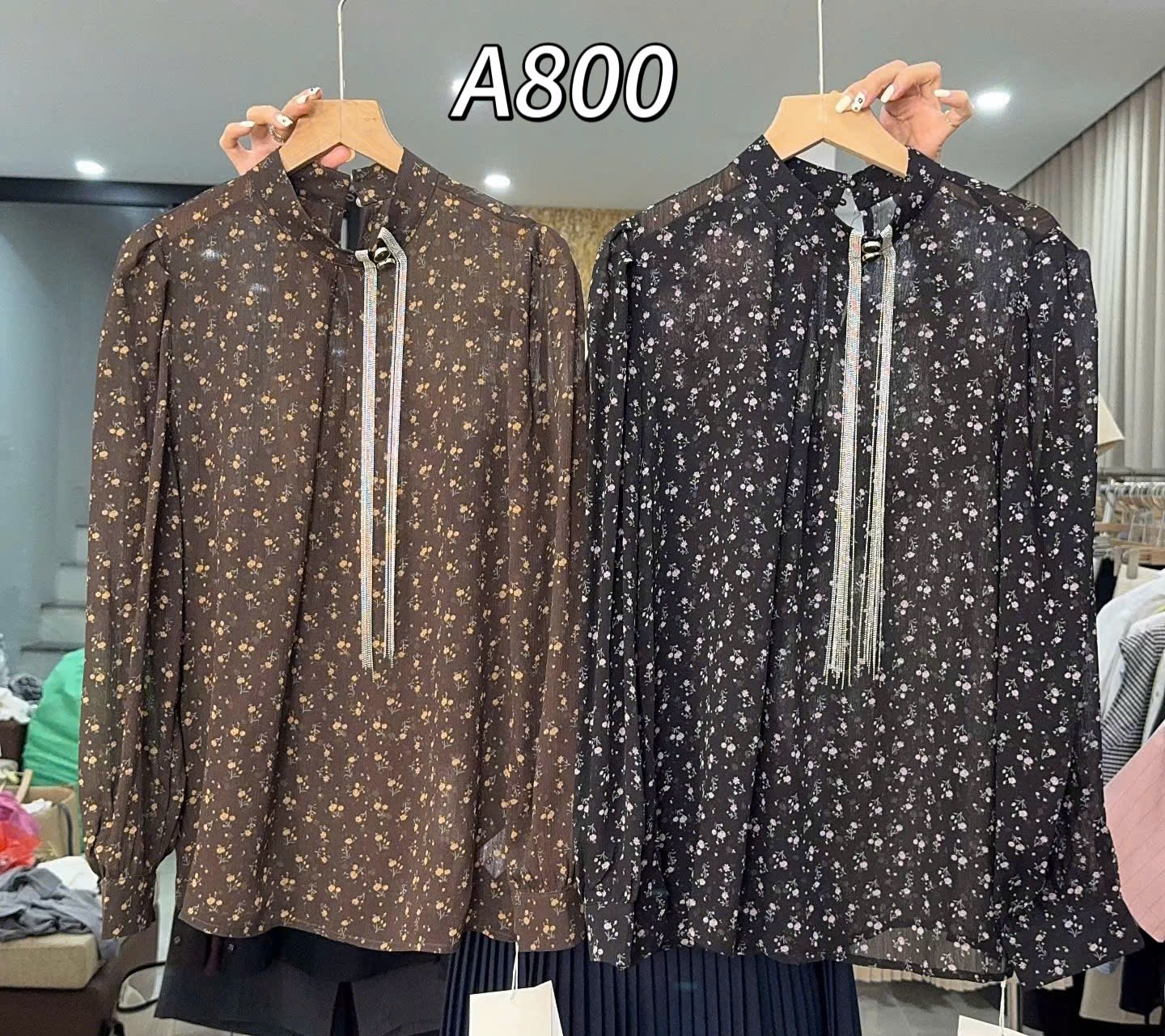 A800 áo tơ hoa nhí cổ dây đá