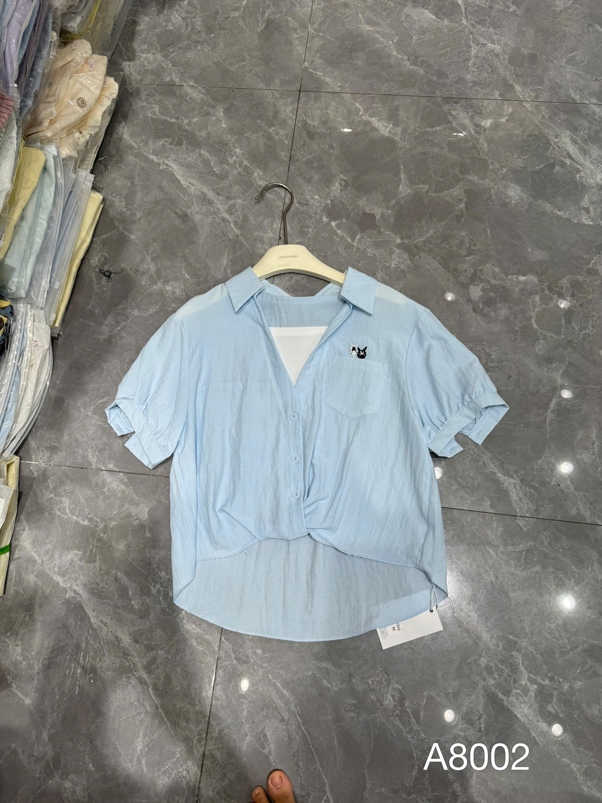 A8002 Áo sơ mi thêu mèo túi ngực