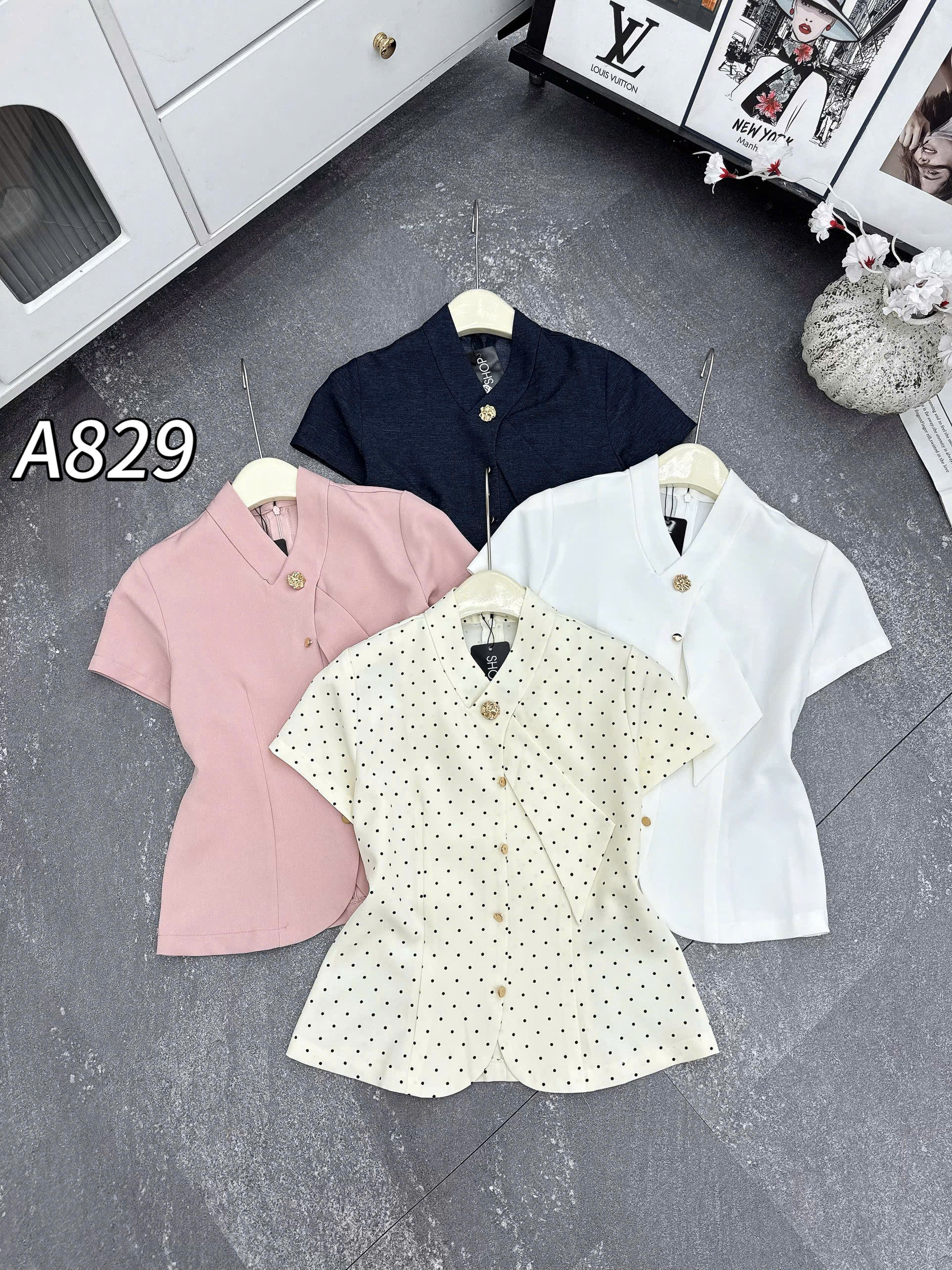 A829 áo cổ V khuy đá