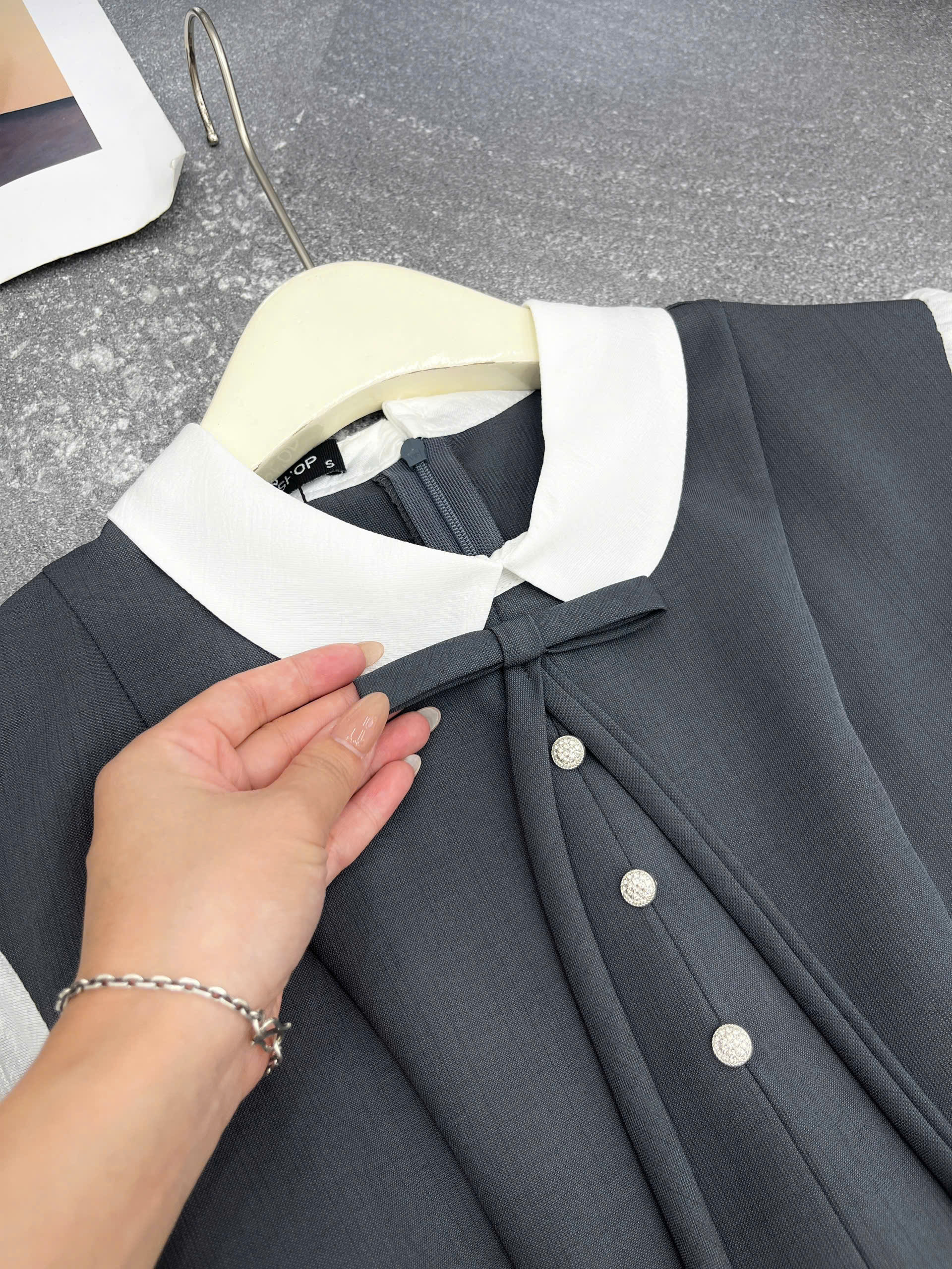 A841 Áo Peplum Cổ Nơ