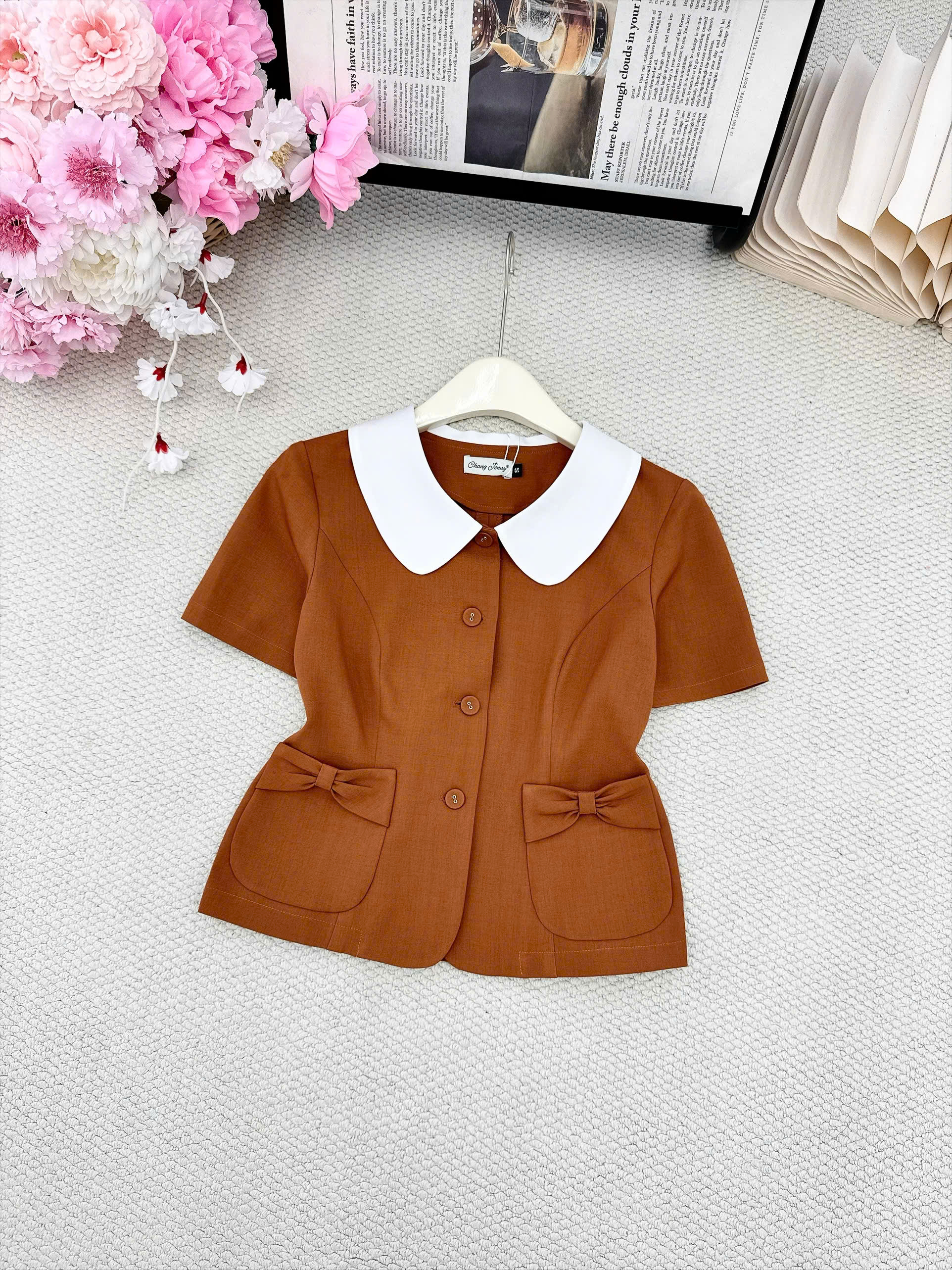 A846 Áo Cổ Sen Túi Nơ