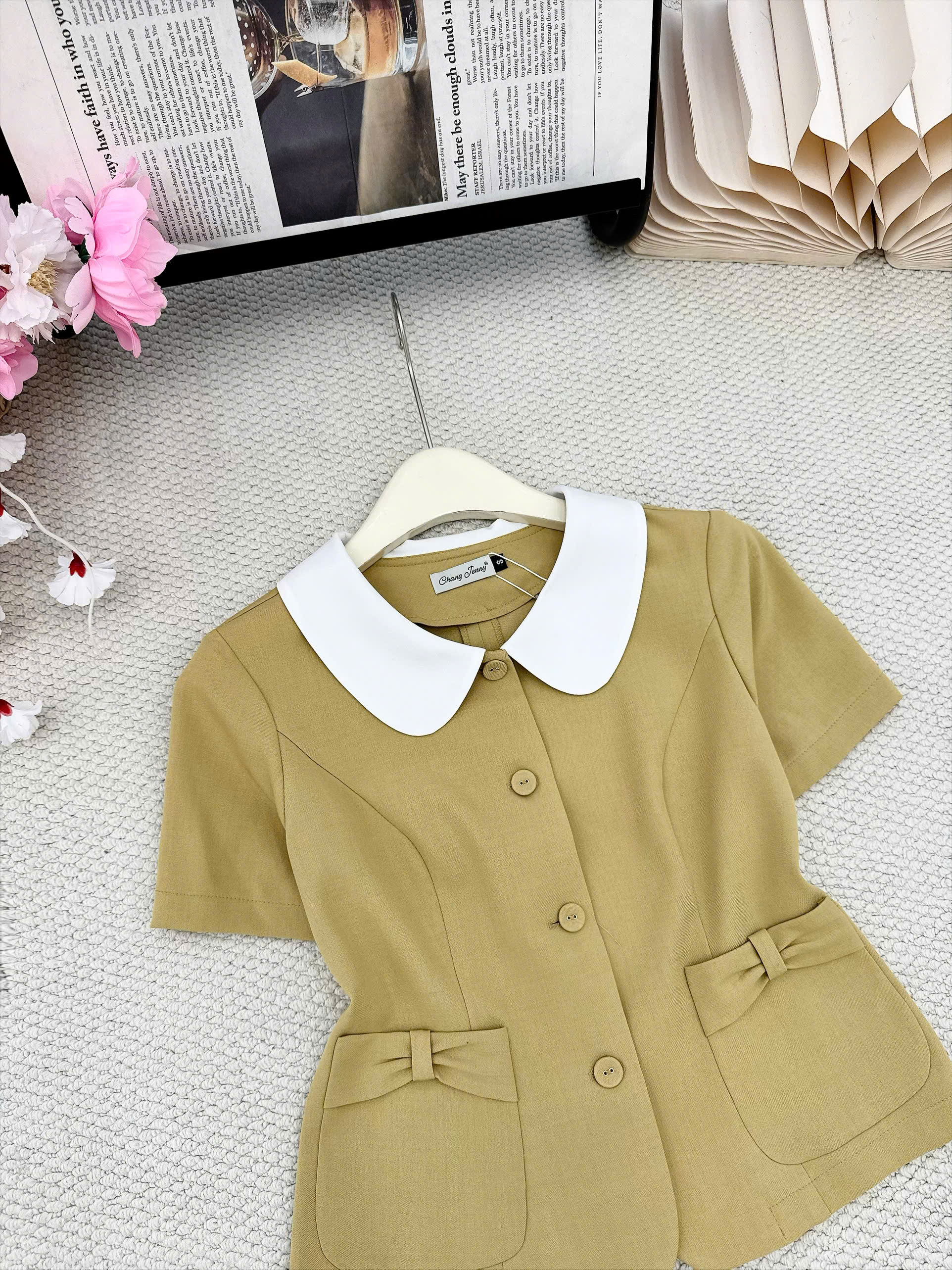 A846 Áo Cổ Sen Túi Nơ