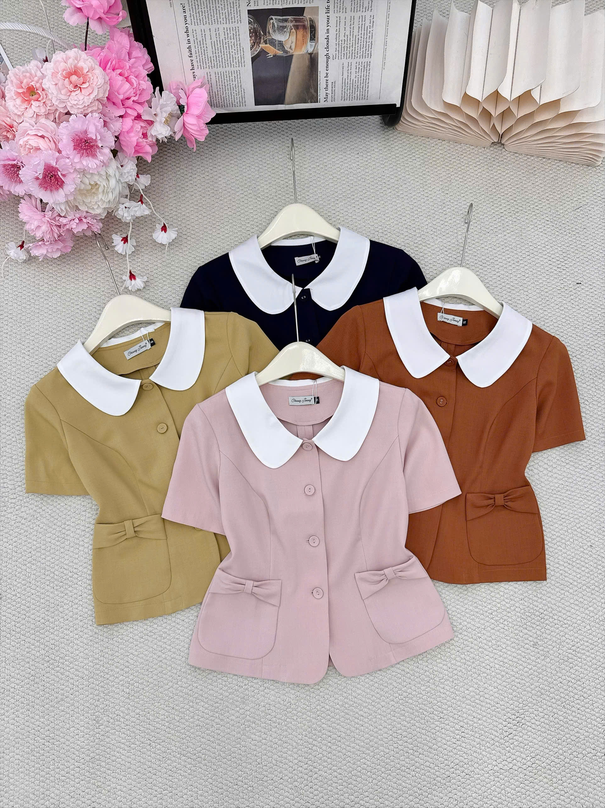 A846 Áo Cổ Sen Túi Nơ