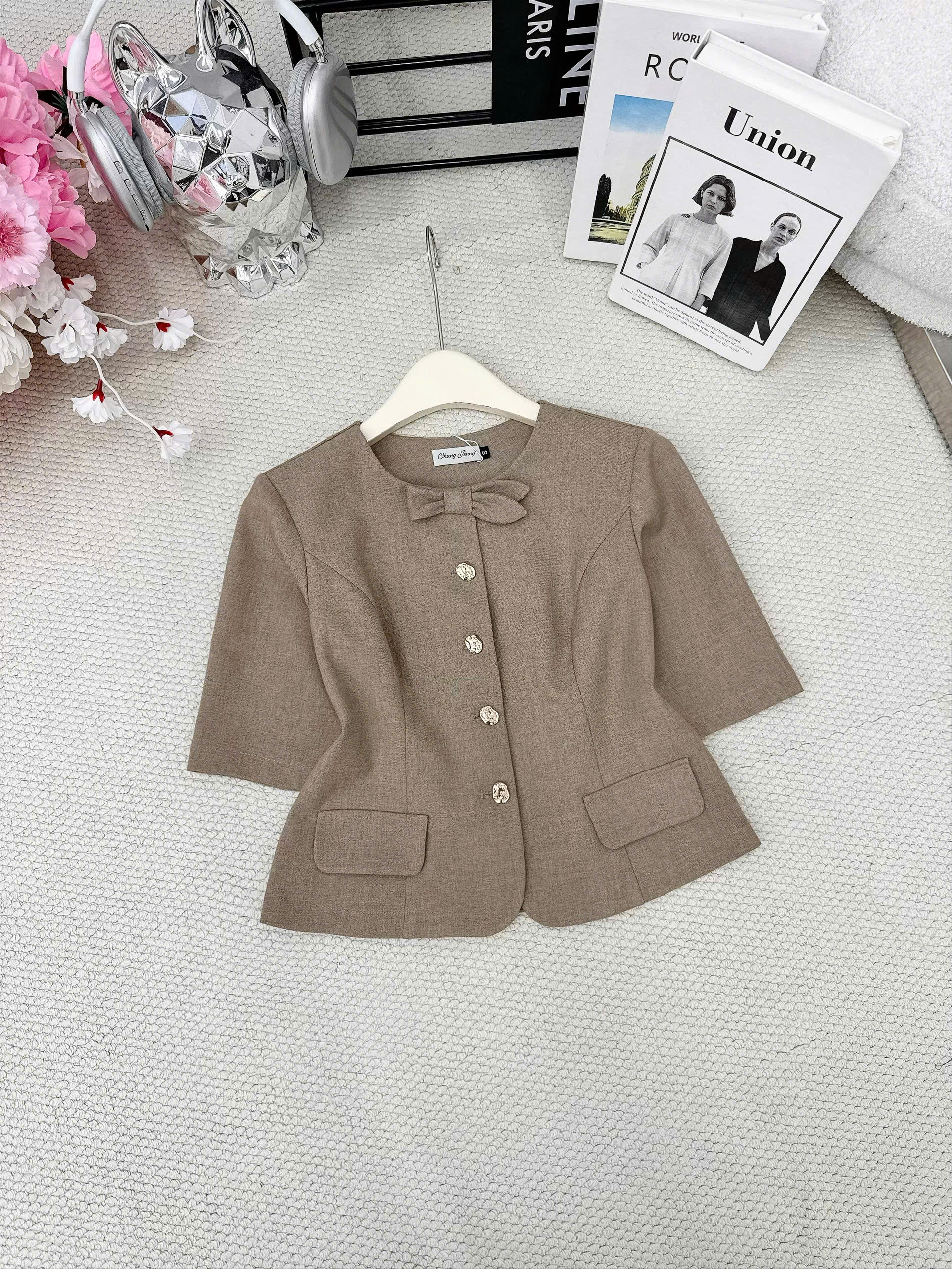 A848 Áo kí giả cổ nơ tay lỡ