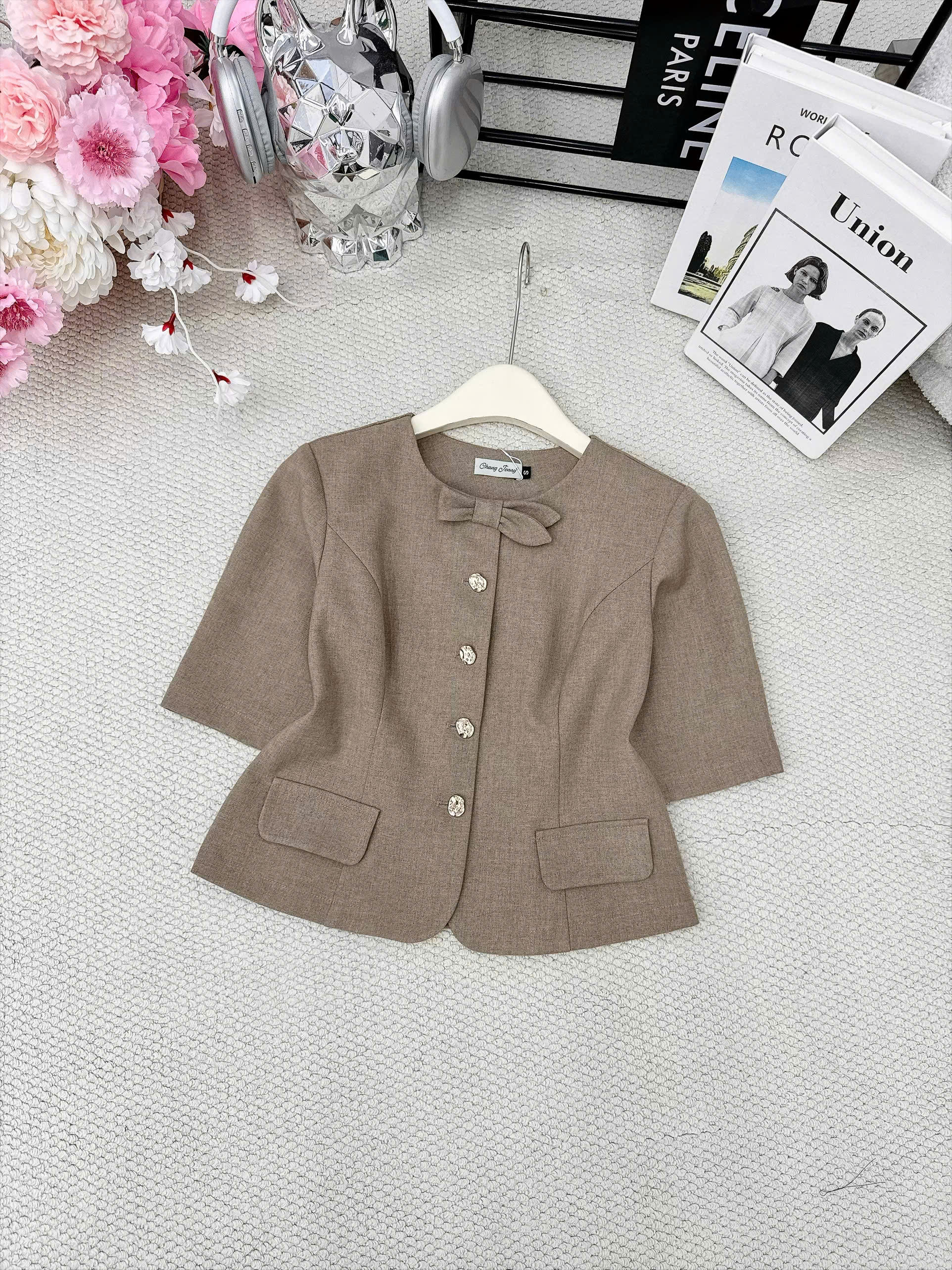 A848 Áo kí giả cổ nơ tay lỡ