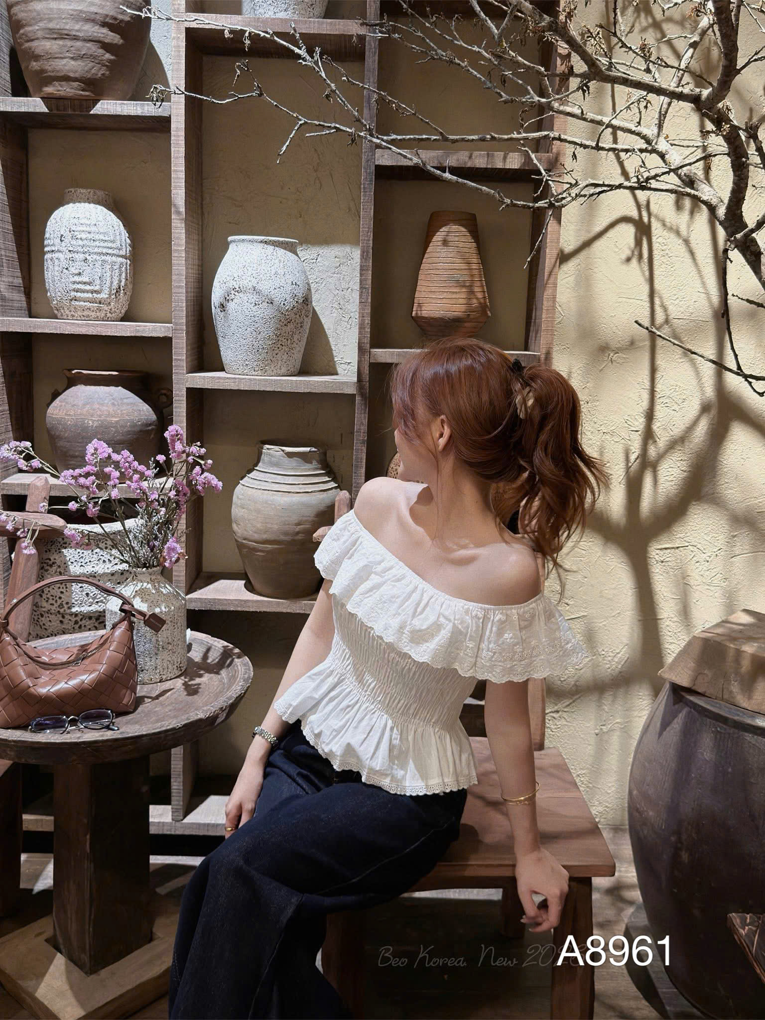 A8961 Áo trễ vai viền ren