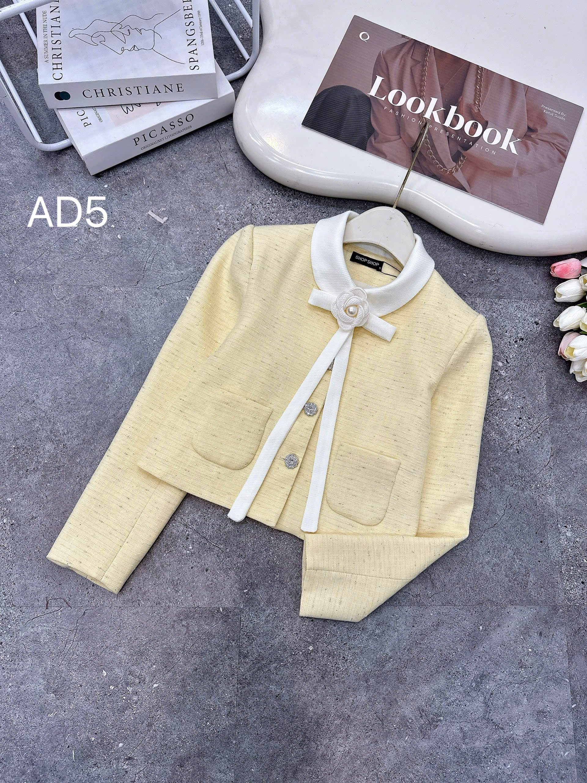 AD5 Áo dạ cổ phối trắng kèm hoa