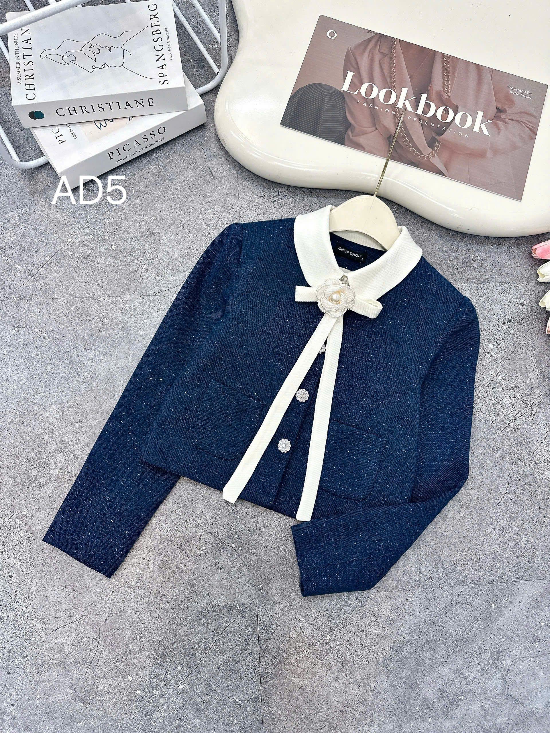 AD5 Áo dạ cổ phối trắng kèm hoa
