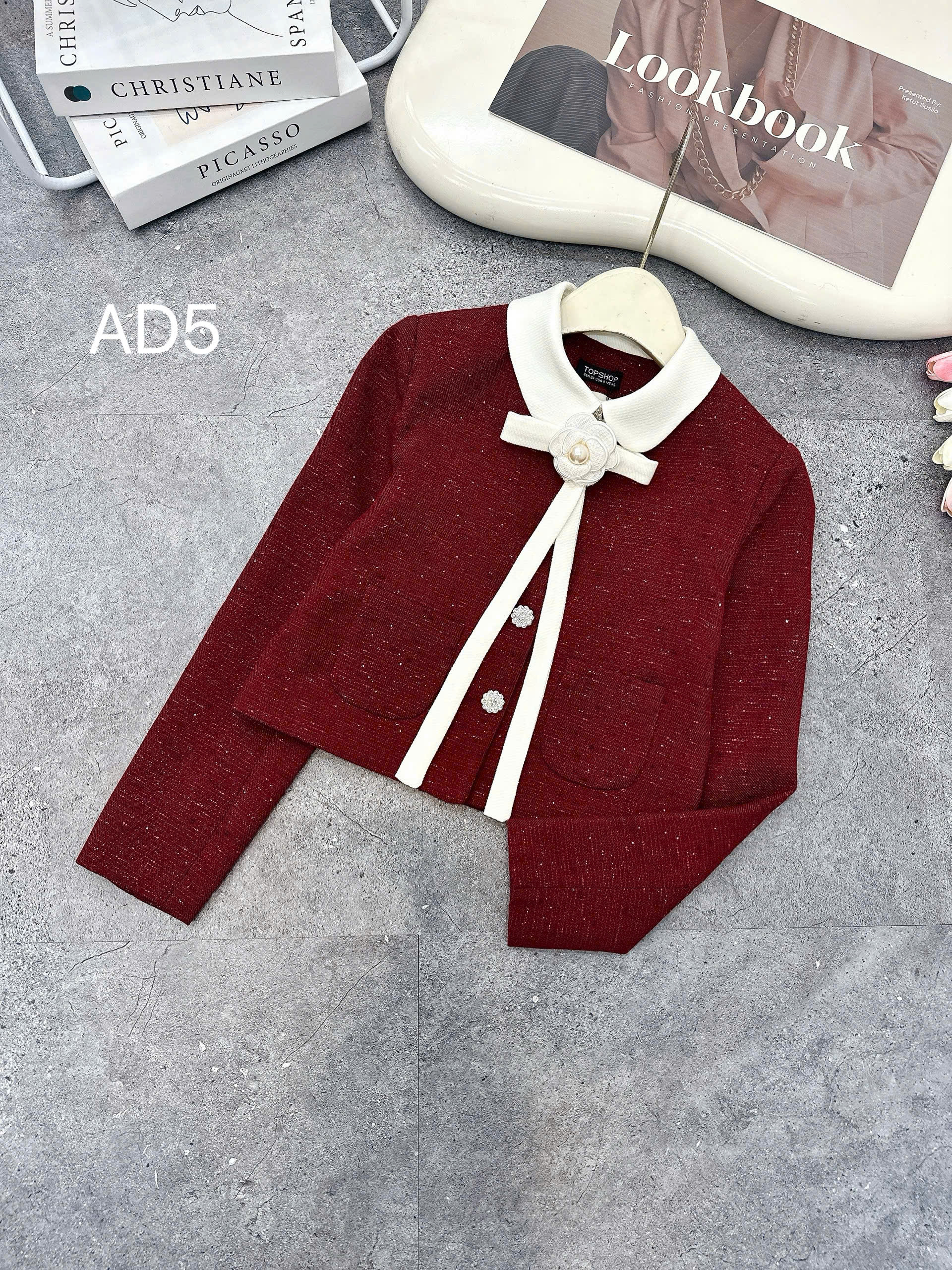AD5 Áo dạ cổ phối trắng kèm hoa