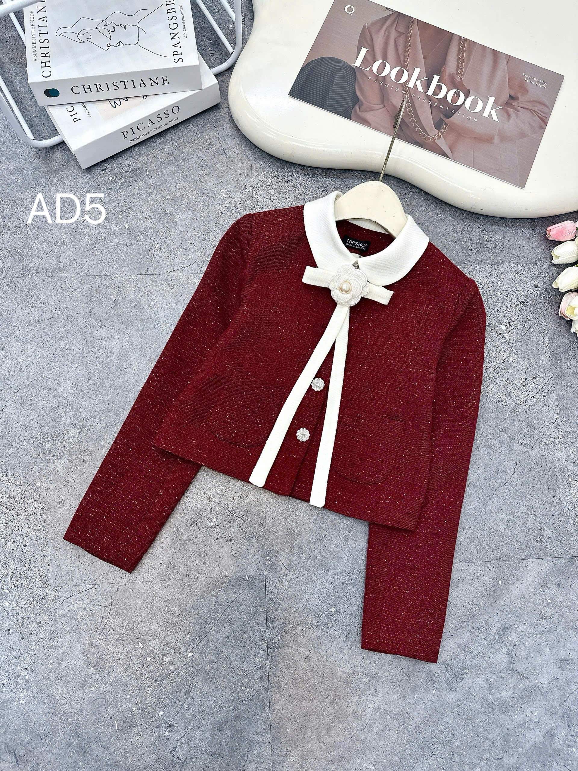 AD5 Áo dạ cổ phối trắng kèm hoa