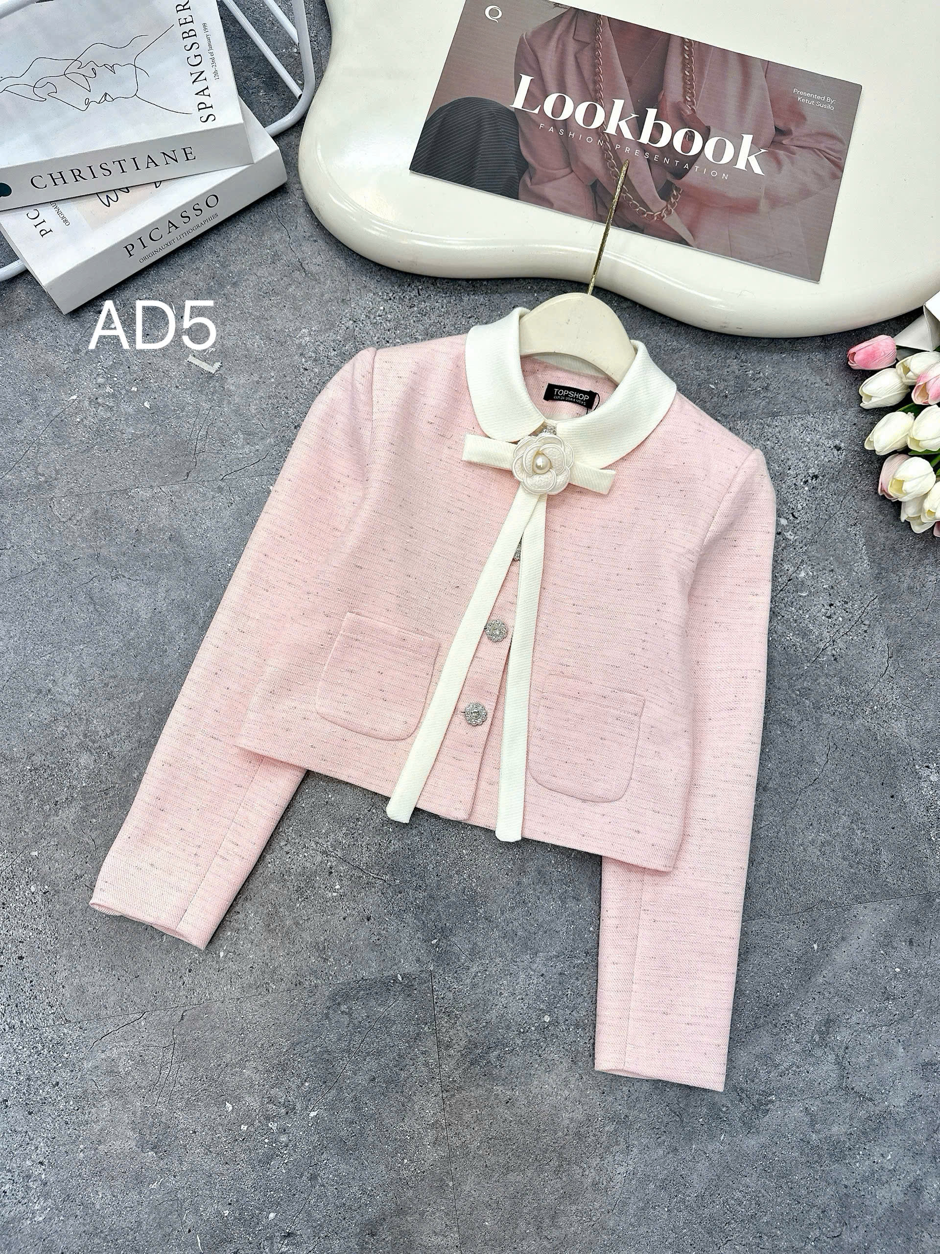 AD5 Áo dạ cổ phối trắng kèm hoa