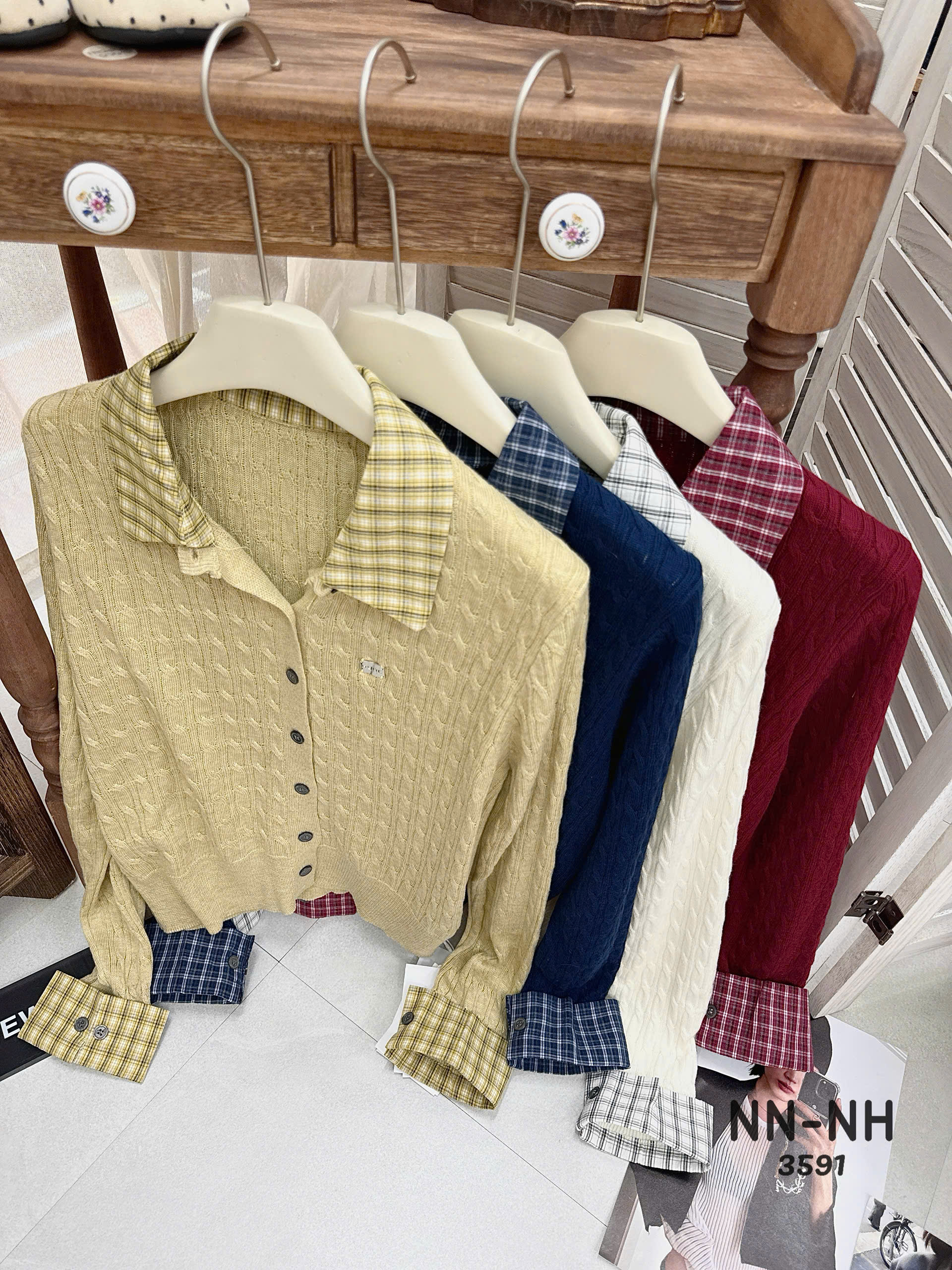 AL3591 Áo len cổ kẻ