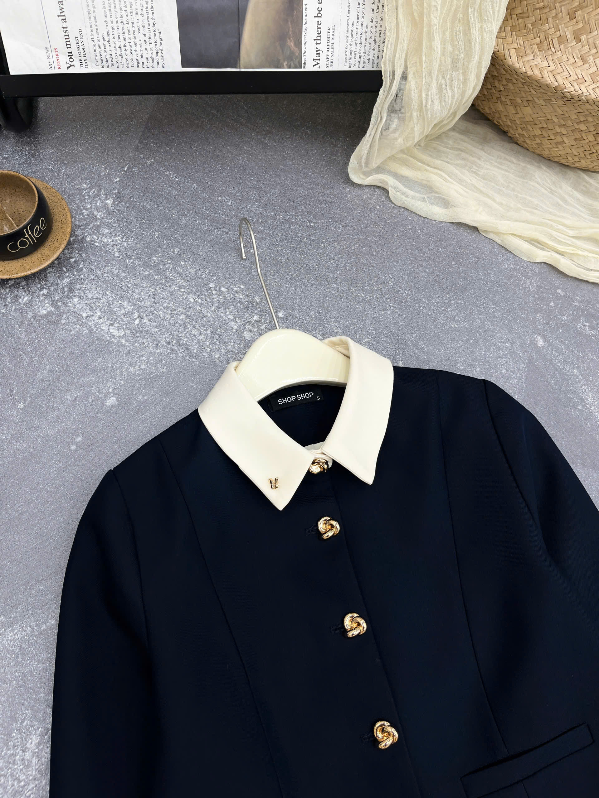 AV235 Áo vest nữ cổ đức phối khuy vàng