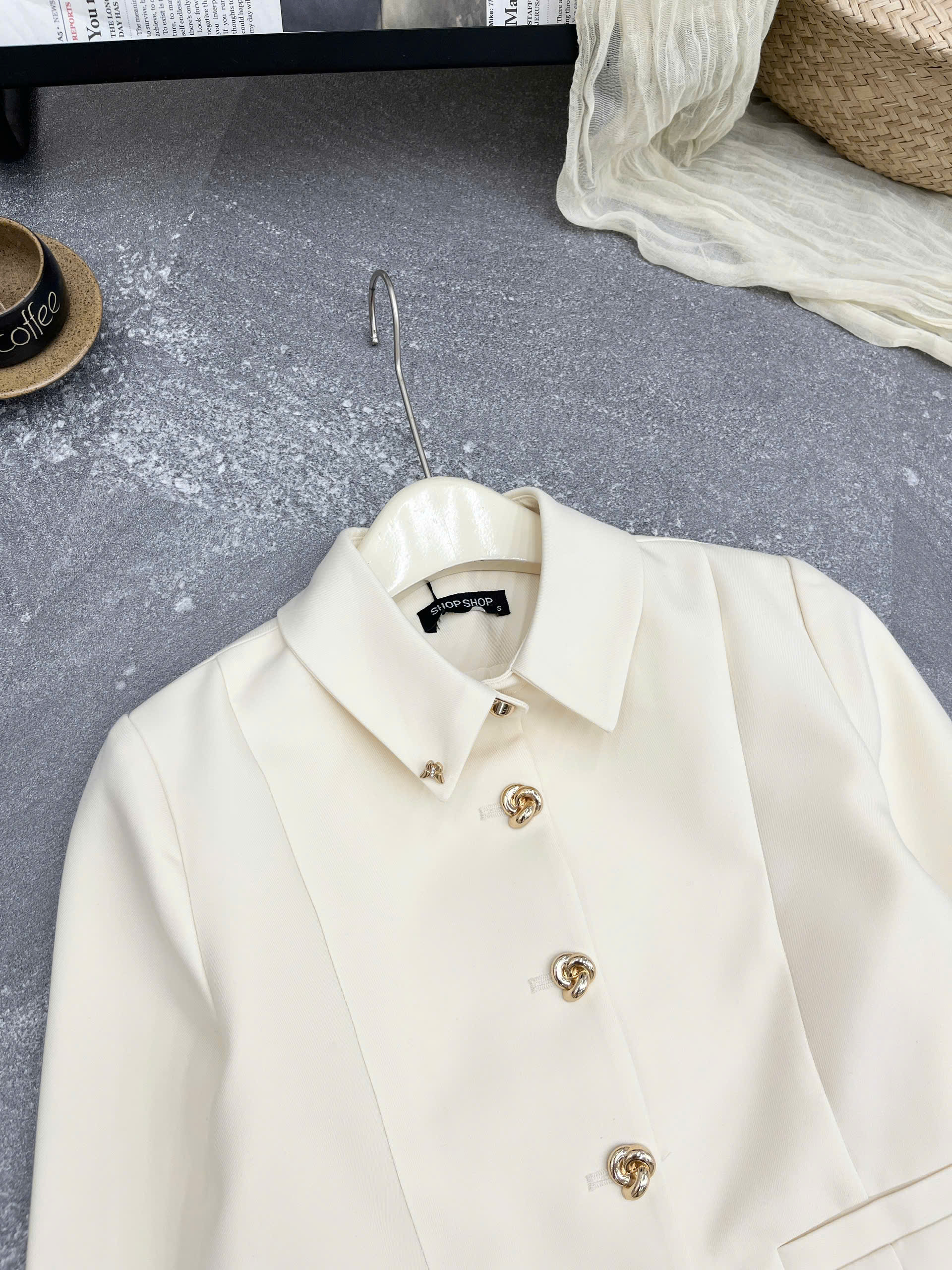 AV235 Áo vest nữ cổ đức phối khuy vàng