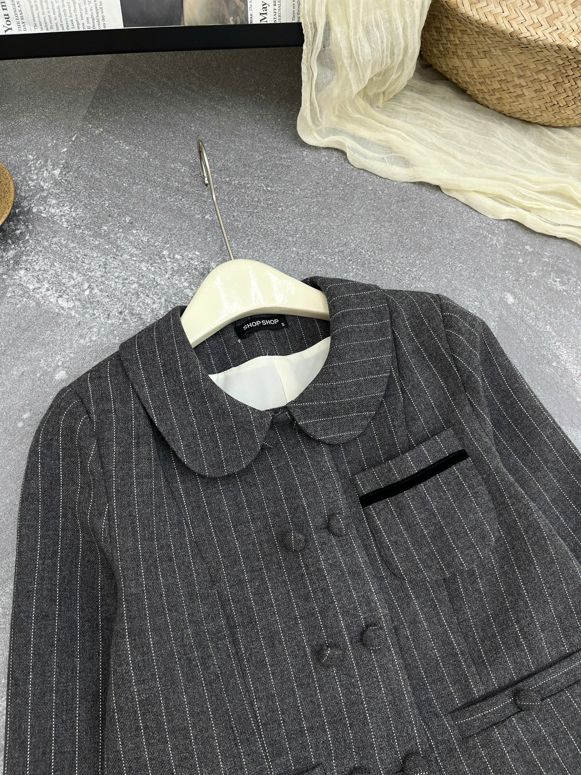 AV236 Áo Vest Cổ Sen Kẻ