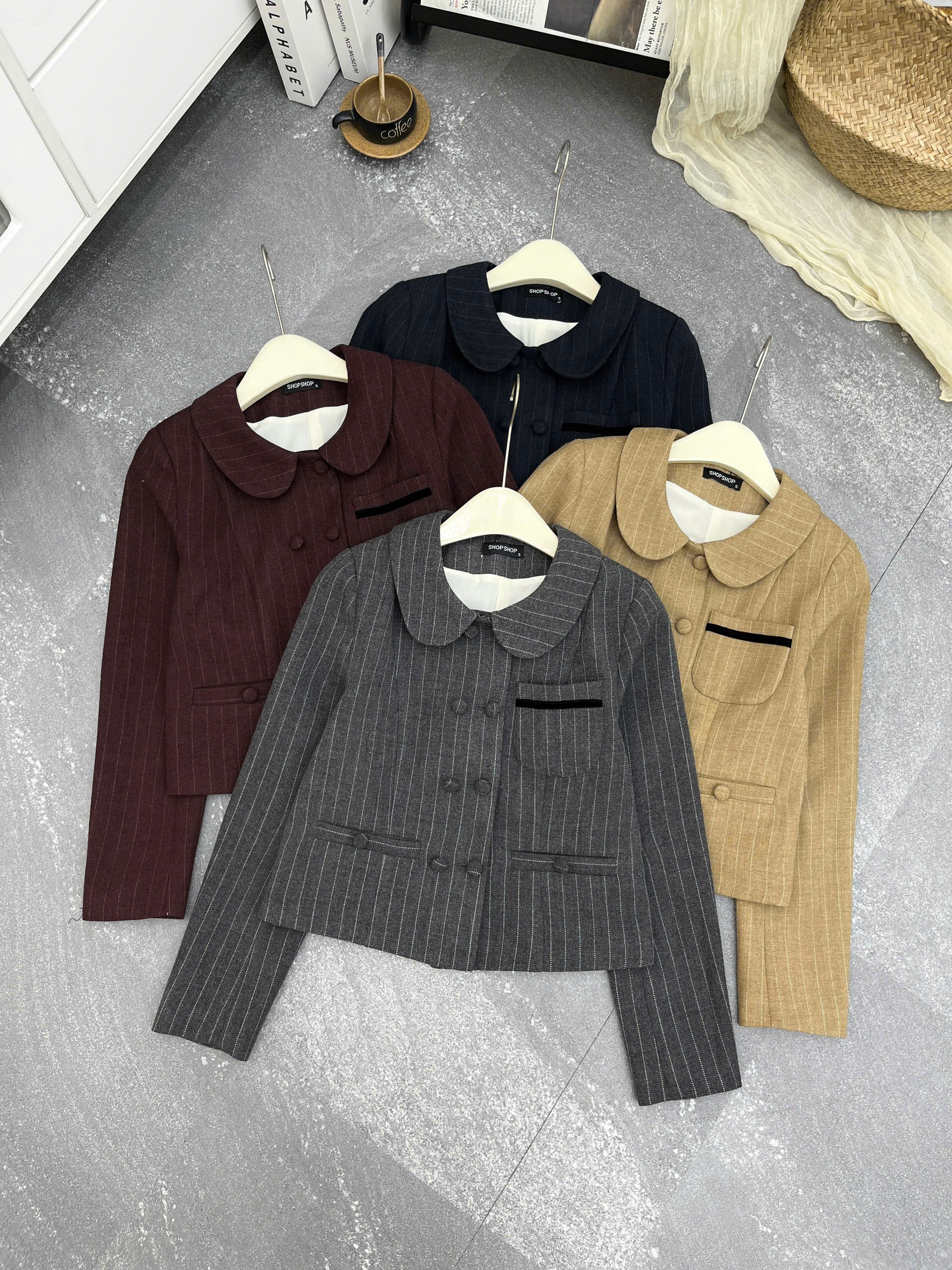AV236 Áo Vest Cổ Sen Kẻ