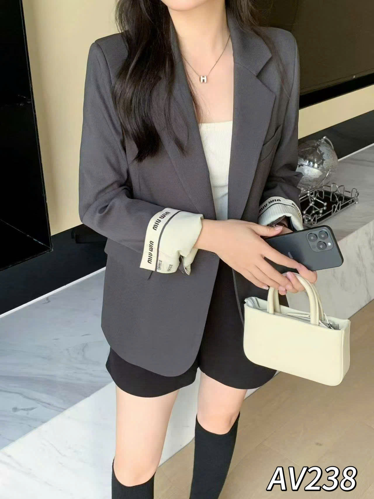 AV238 Áo vest miu miu QC