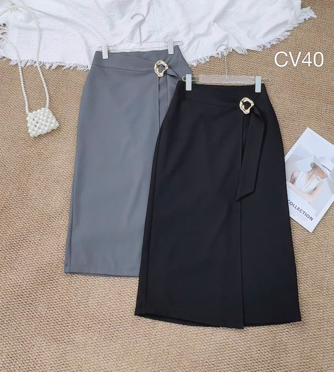 CV40 Chân váy hai tà khuy hoa vàng