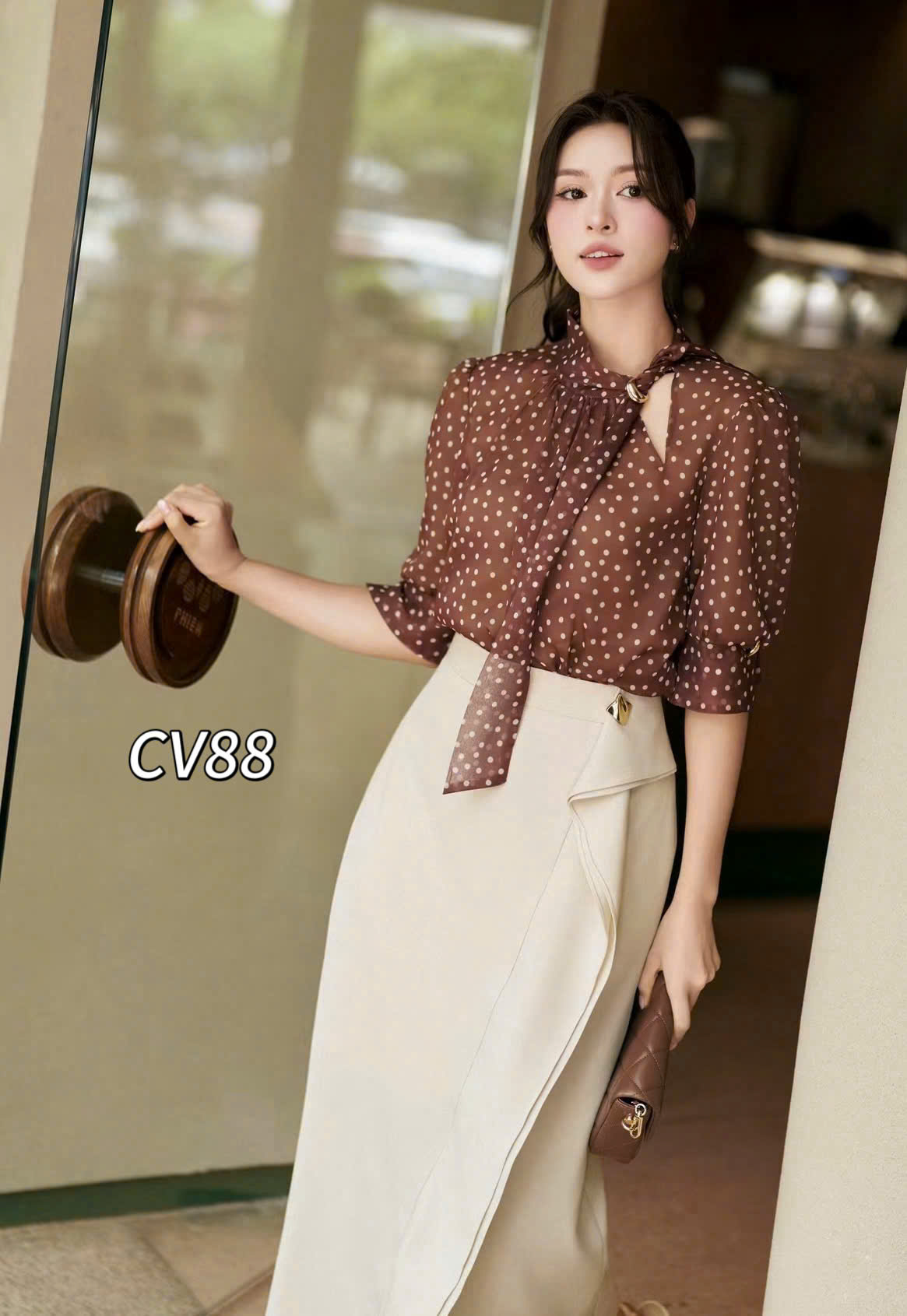 CV88 cv vạt bèo khuy vàng 80cm
