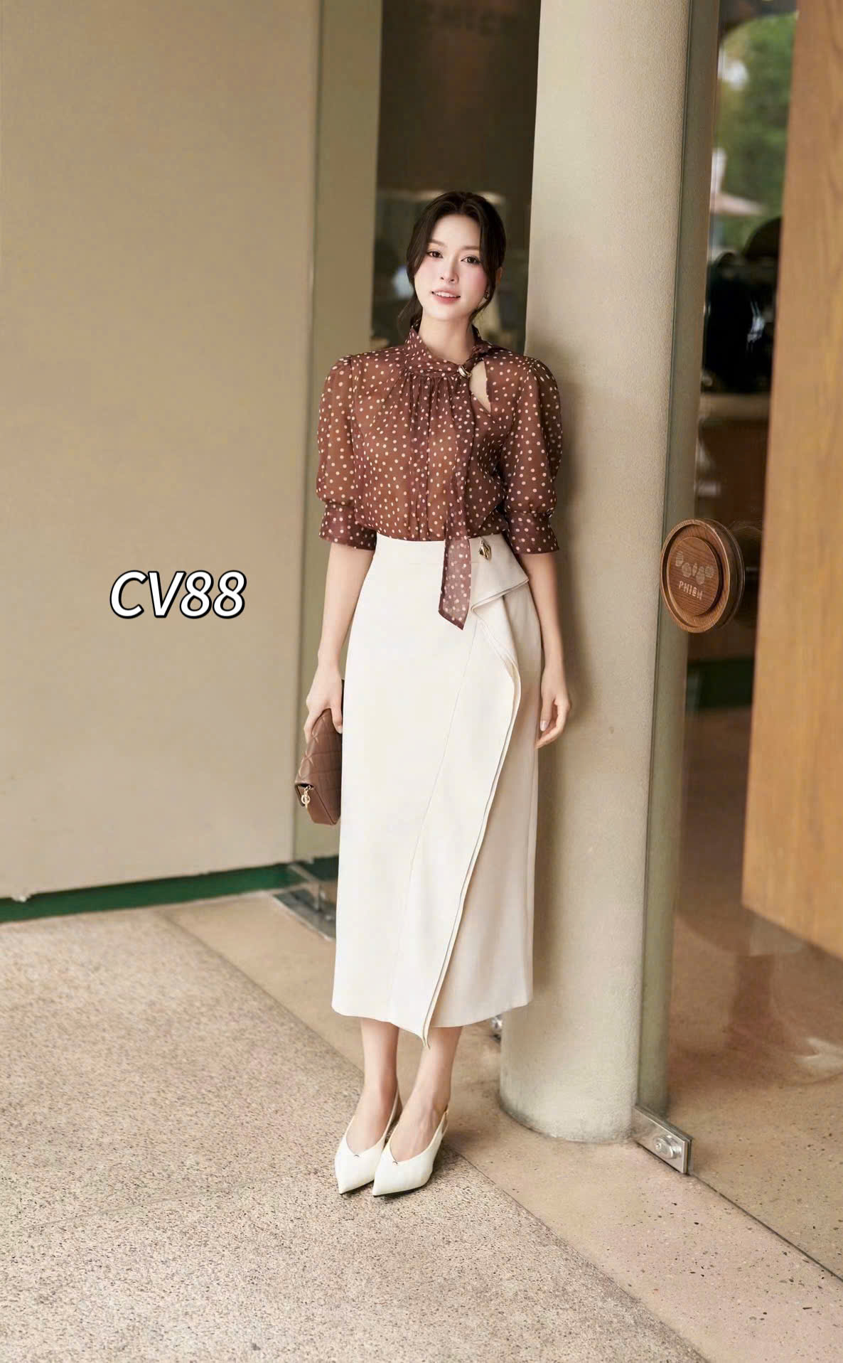 CV88 cv vạt bèo khuy vàng 80cm
