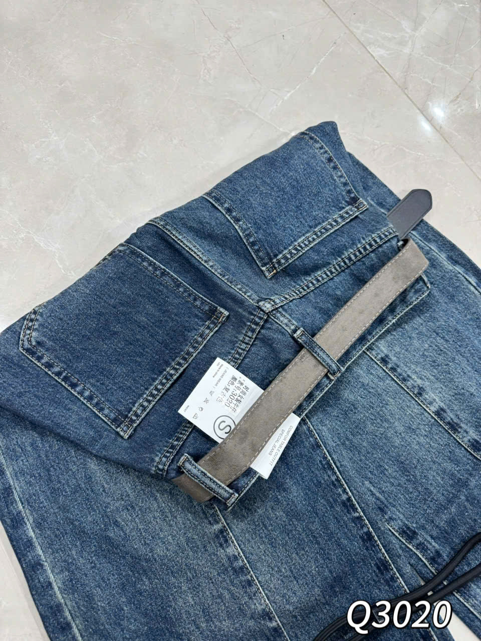 Q3020 Quần jean cúc gấu quần