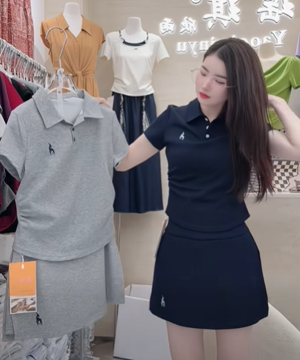 SB08 - 7753 Set áo chân váy ngắn thêu ngựa