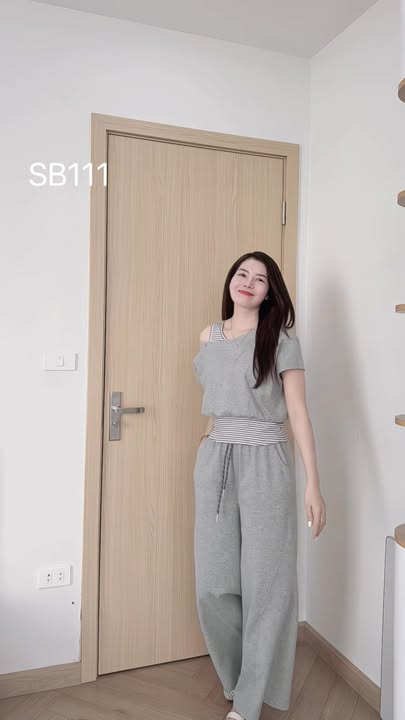 SB111-1521 Sét quần xuông áo kẻ trễ vai