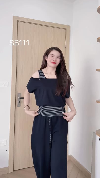SB111-1521 Sét quần xuông áo kẻ trễ vai