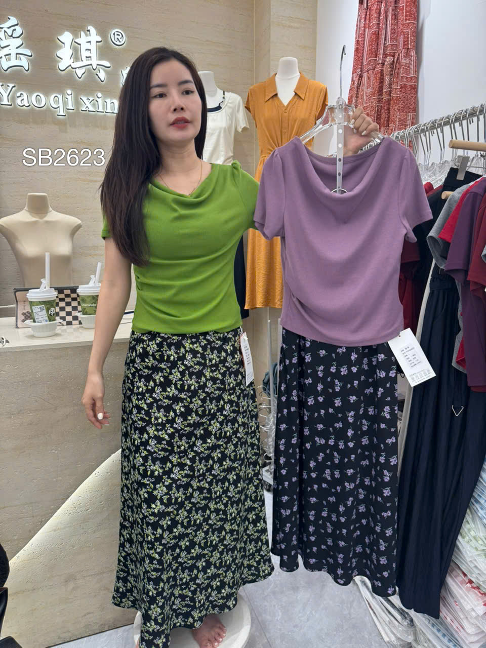 SB2623 Sét chân váy hoa áo cổ thuyền