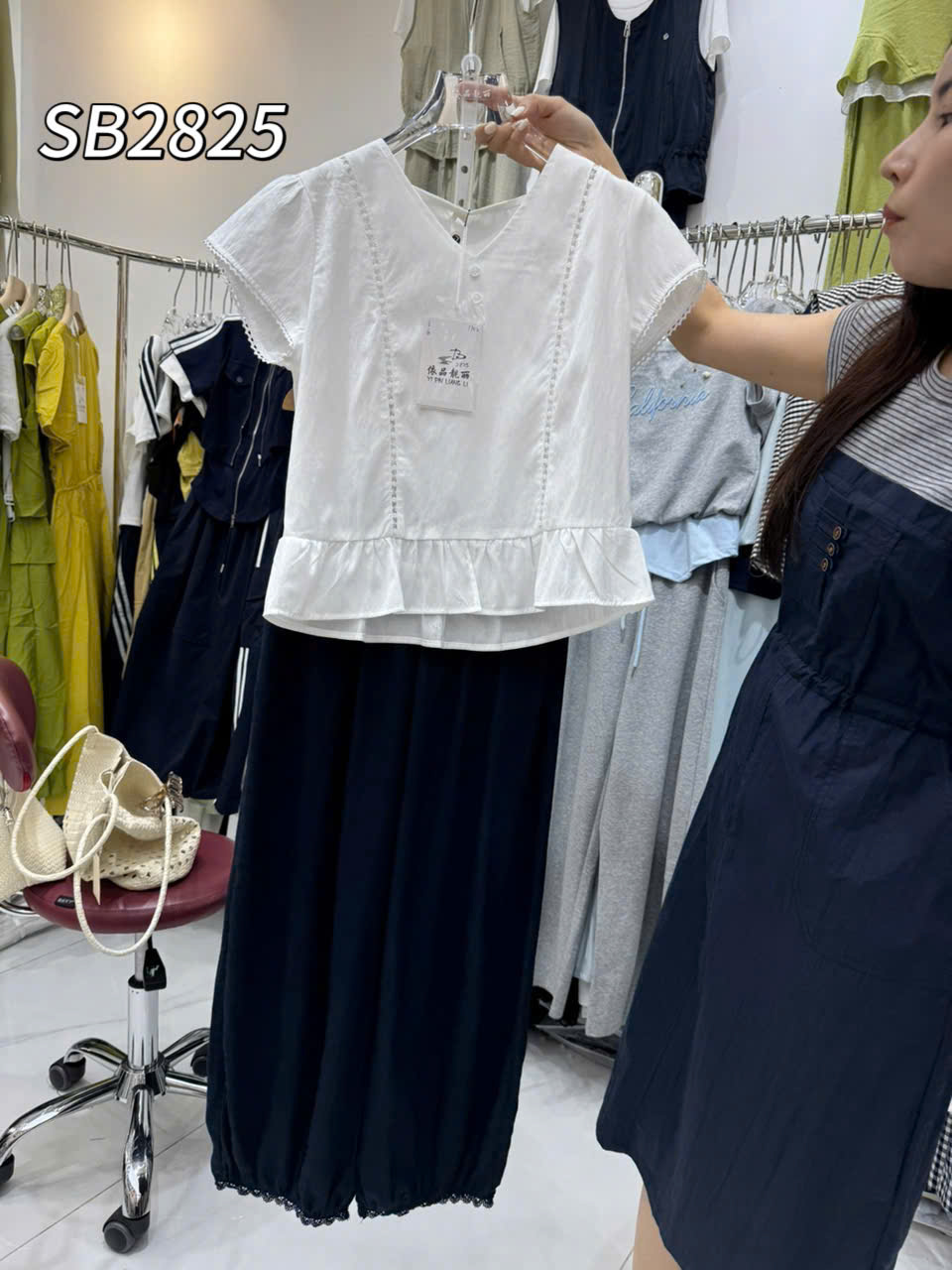 SB2825 Sét quần bo viền áo cổ tim