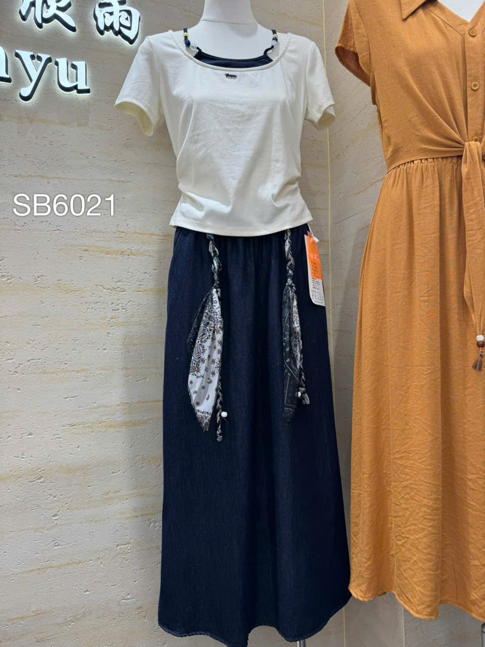 SB6021 Sét áo phông chân váy dây đai