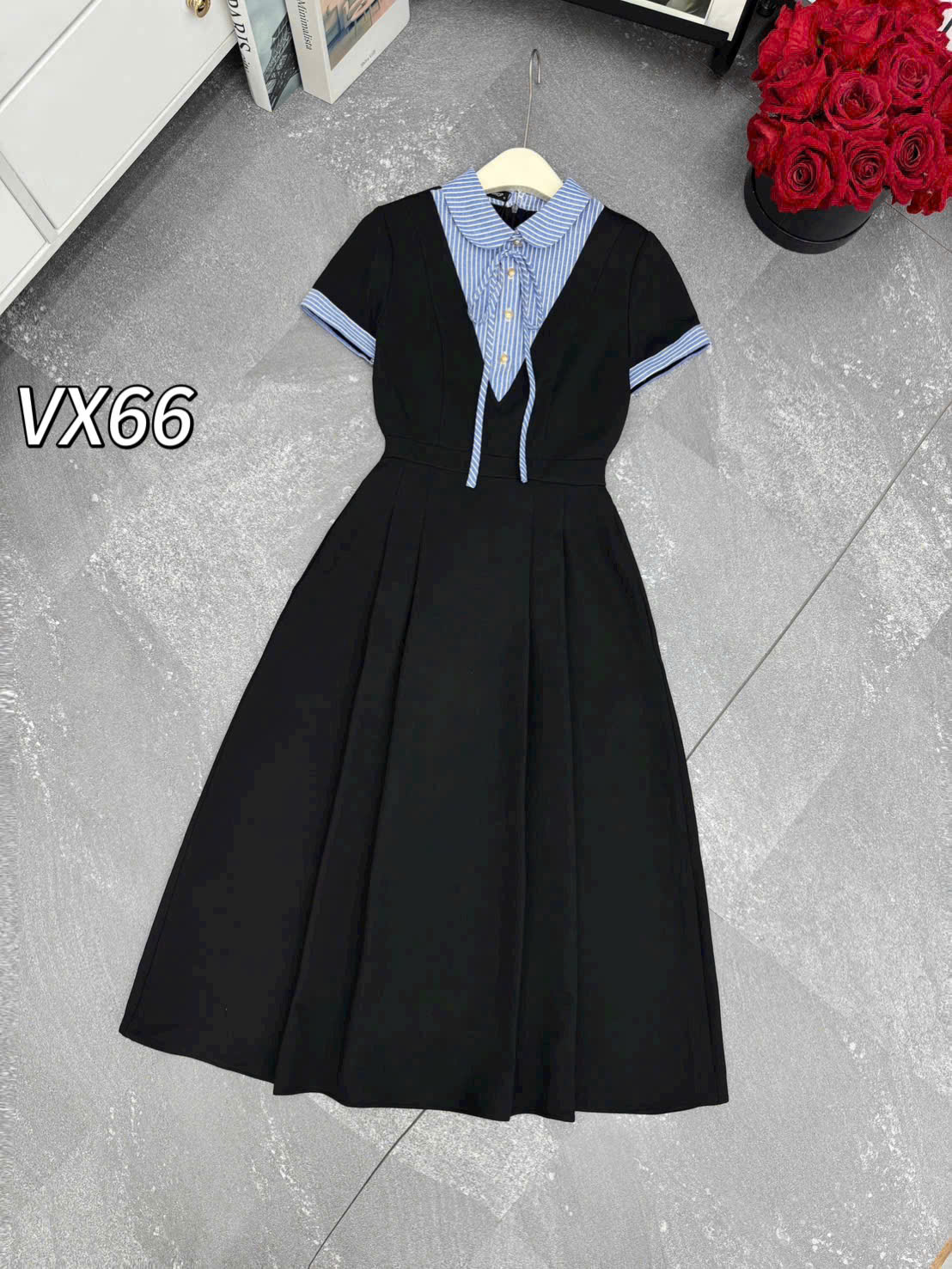 VX66 Váy xòe ly cổ viền kẻ