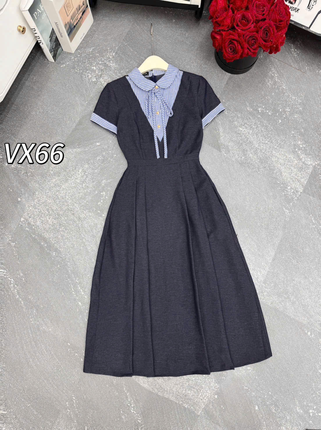 VX66 Váy xòe ly cổ viền kẻ
