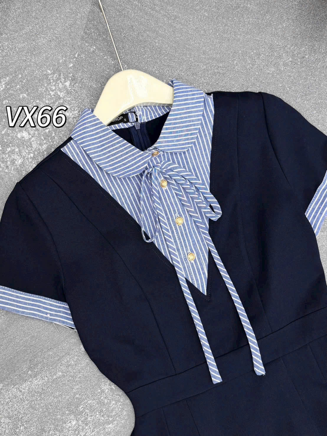 VX66 Váy xòe ly cổ viền kẻ